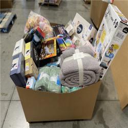 DALLAS LOCATION- NEW! BULLSEYE MIXED CLOTHING PALLET (300 UNITS)