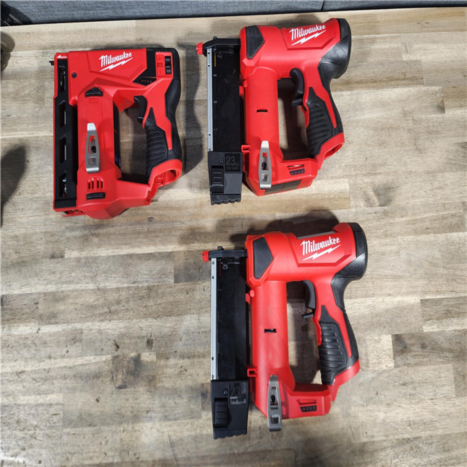 HOUSTON LOCATION - AS-IS MILWAUKEE 3 TOOL COMBO KIT W/ (2) BATTERY & CHARGER