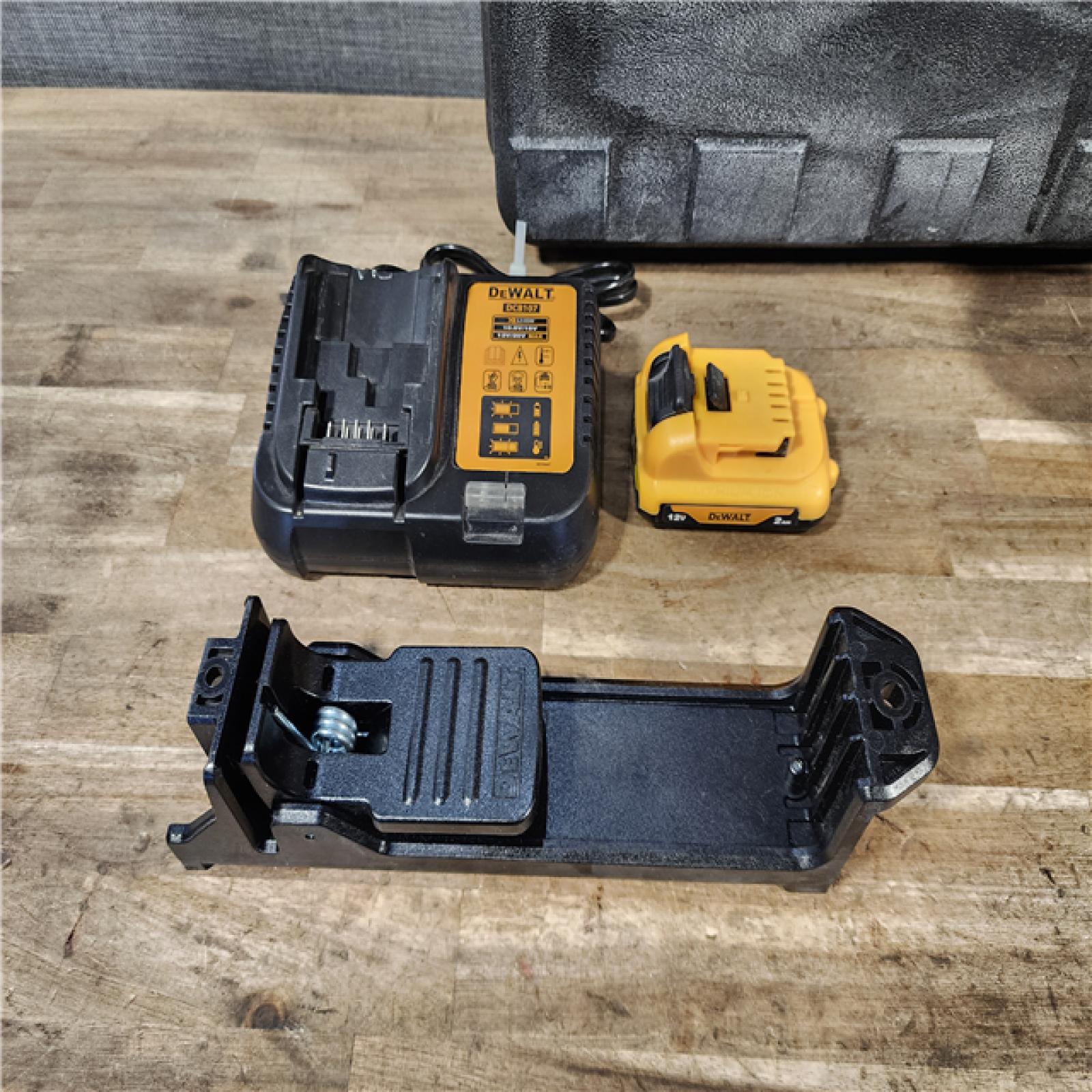 HOUSTON LOCATION - AS-IS DEWALT 12V MAX Lithium-Ion 100 ft. Green Self-Leveling 3-Beam 360 Degree Laser Level with 2.0Ah Battery  Charger and Case