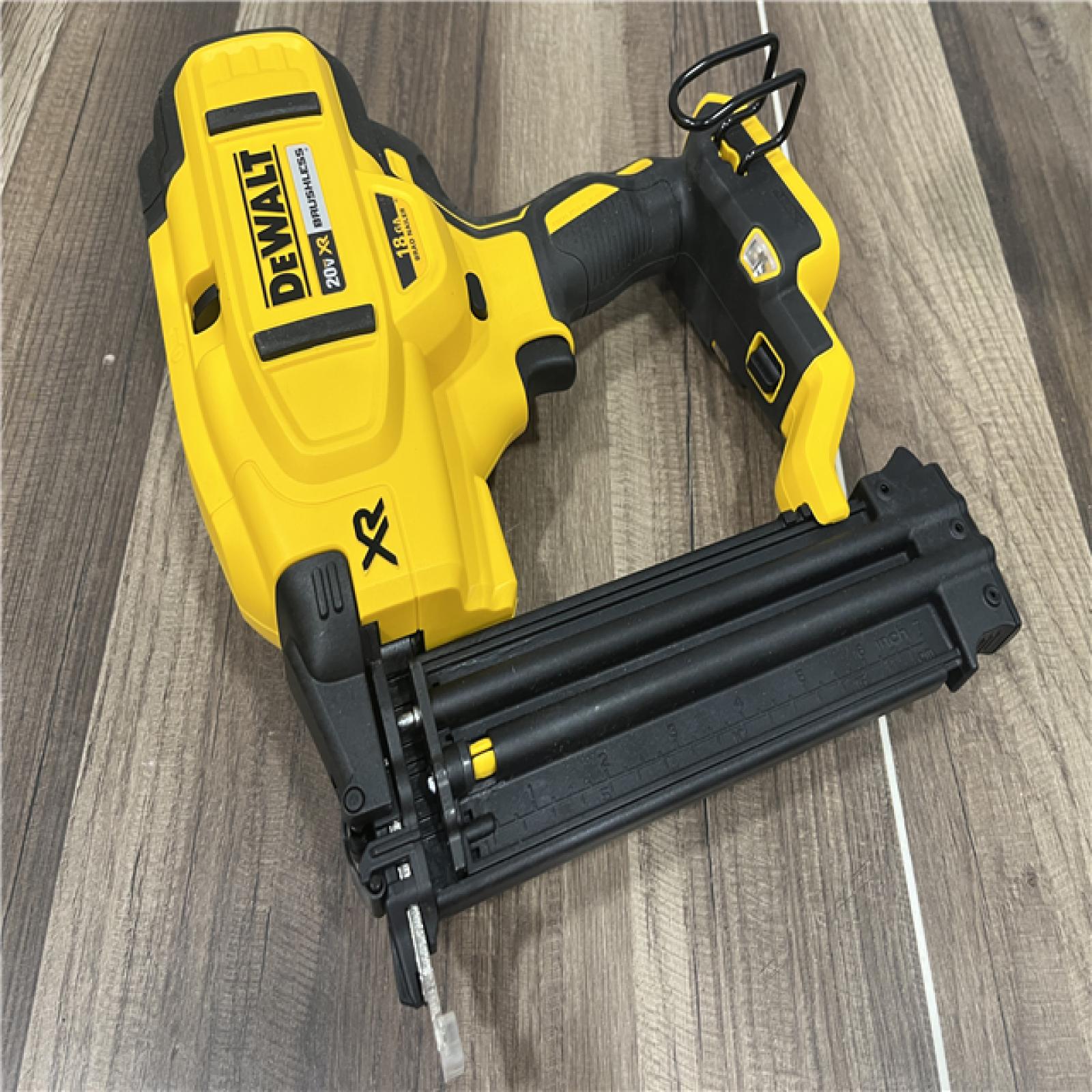 GOOD DEWALT 20V MAX XR 18 Gauge Brad Nailer Kit