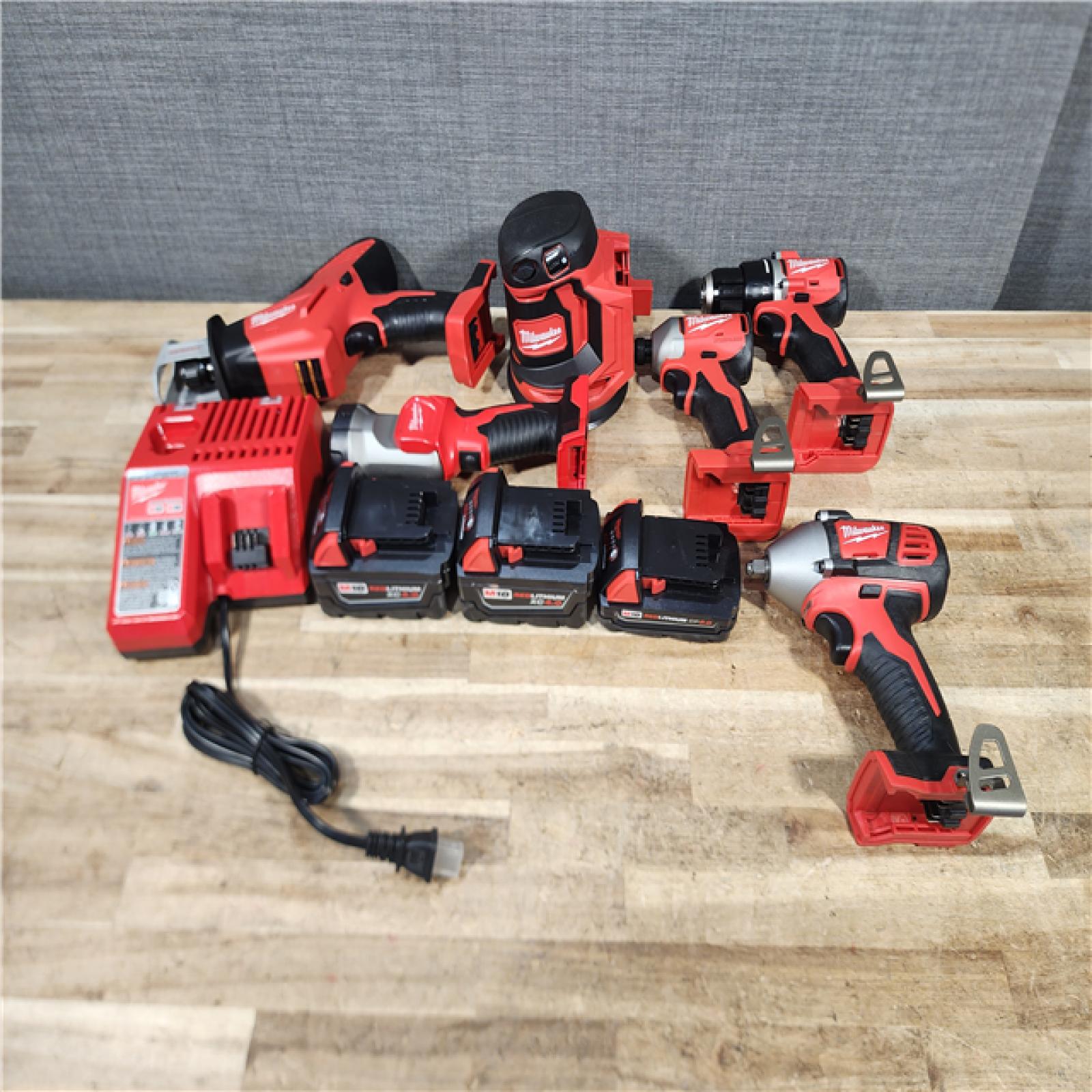 HOUSTON LOCATION - AS - IS Milwaukee 6 Tool Combo Kit W/ (3) Battery & Charger