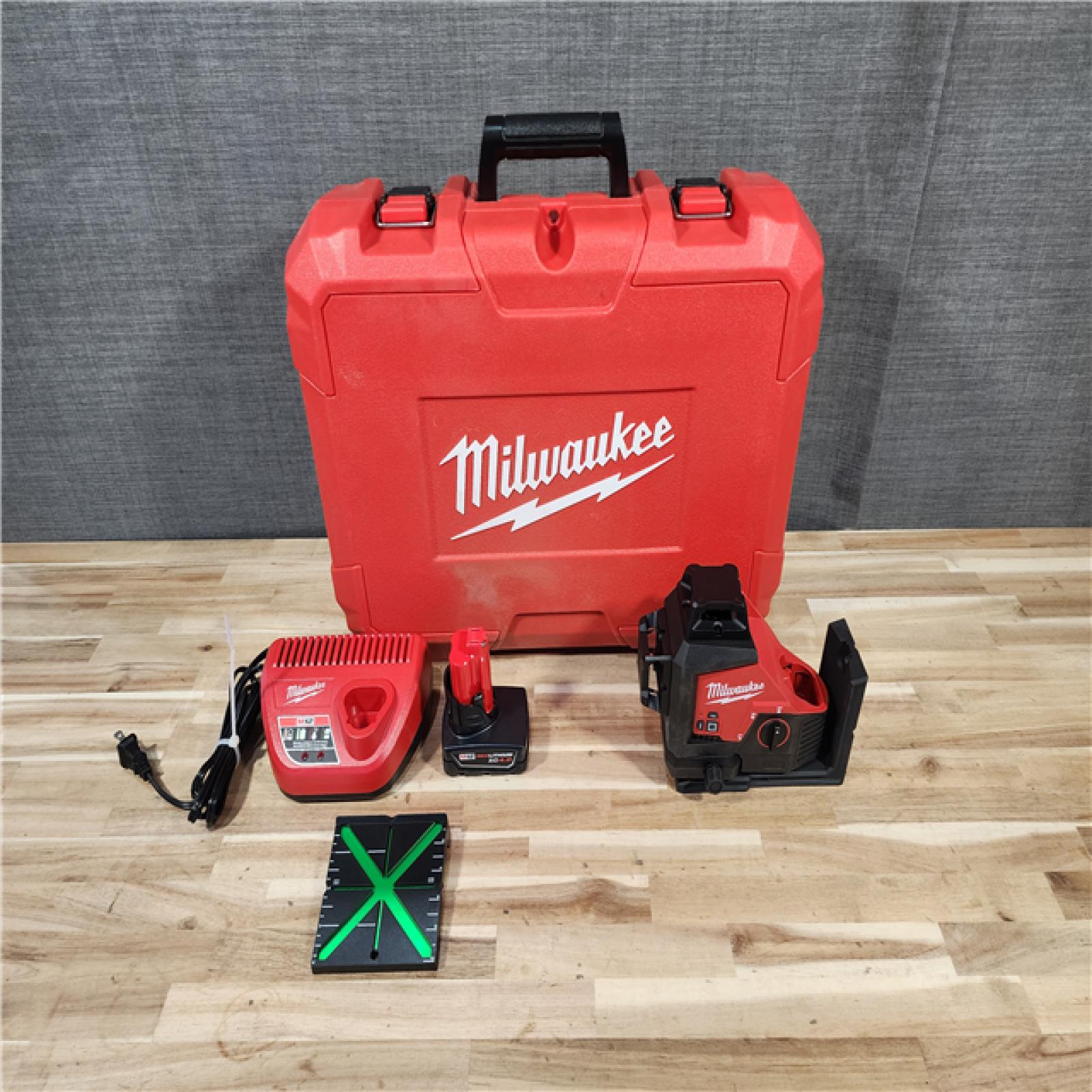 HOUSTON LOCATION - AS-IS Milwaukee  12-Volt Lithium-Ion Cordless Green 250 ft. 3-Plane Laser Level Kit