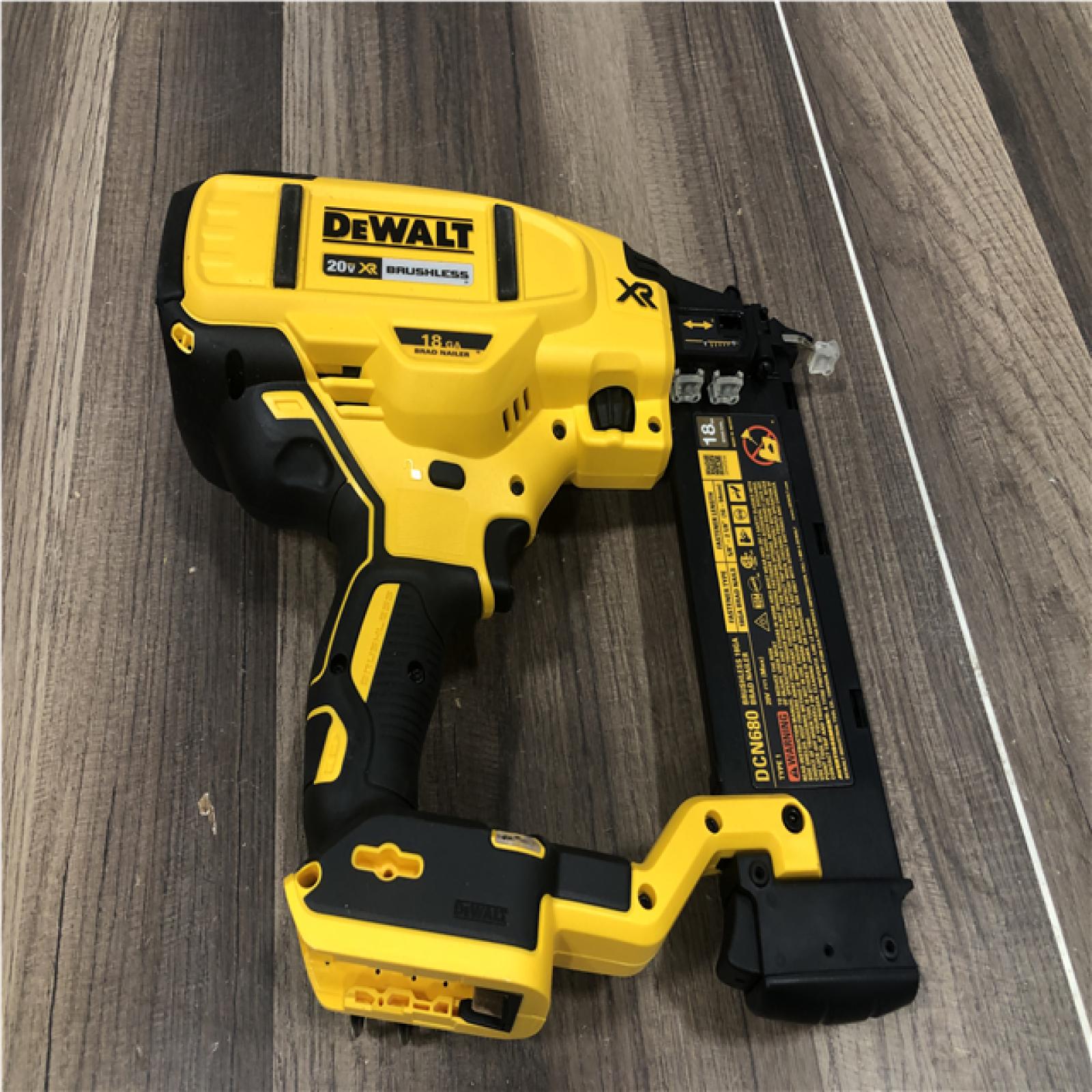 AS-IS DEWALT 20V MAX XR Lithium-Ion 2-1/8 in. 18-Gauge Electric Cordless Brad Nailer Kit