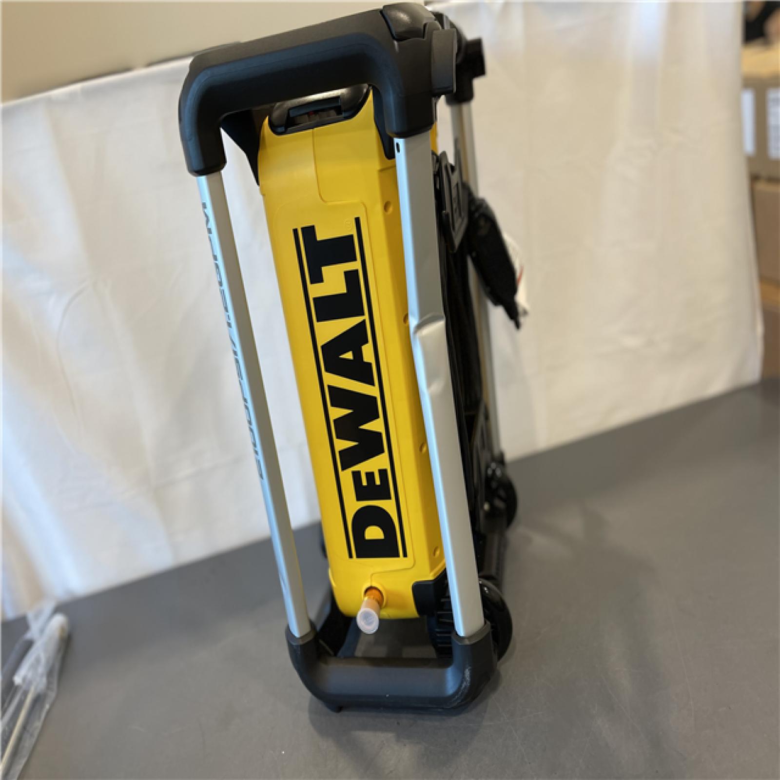 AS-IS - DEWALT 2100 PSI 1.2 GPM 13 Amp Cold Water Electric Pressure Washer Kit