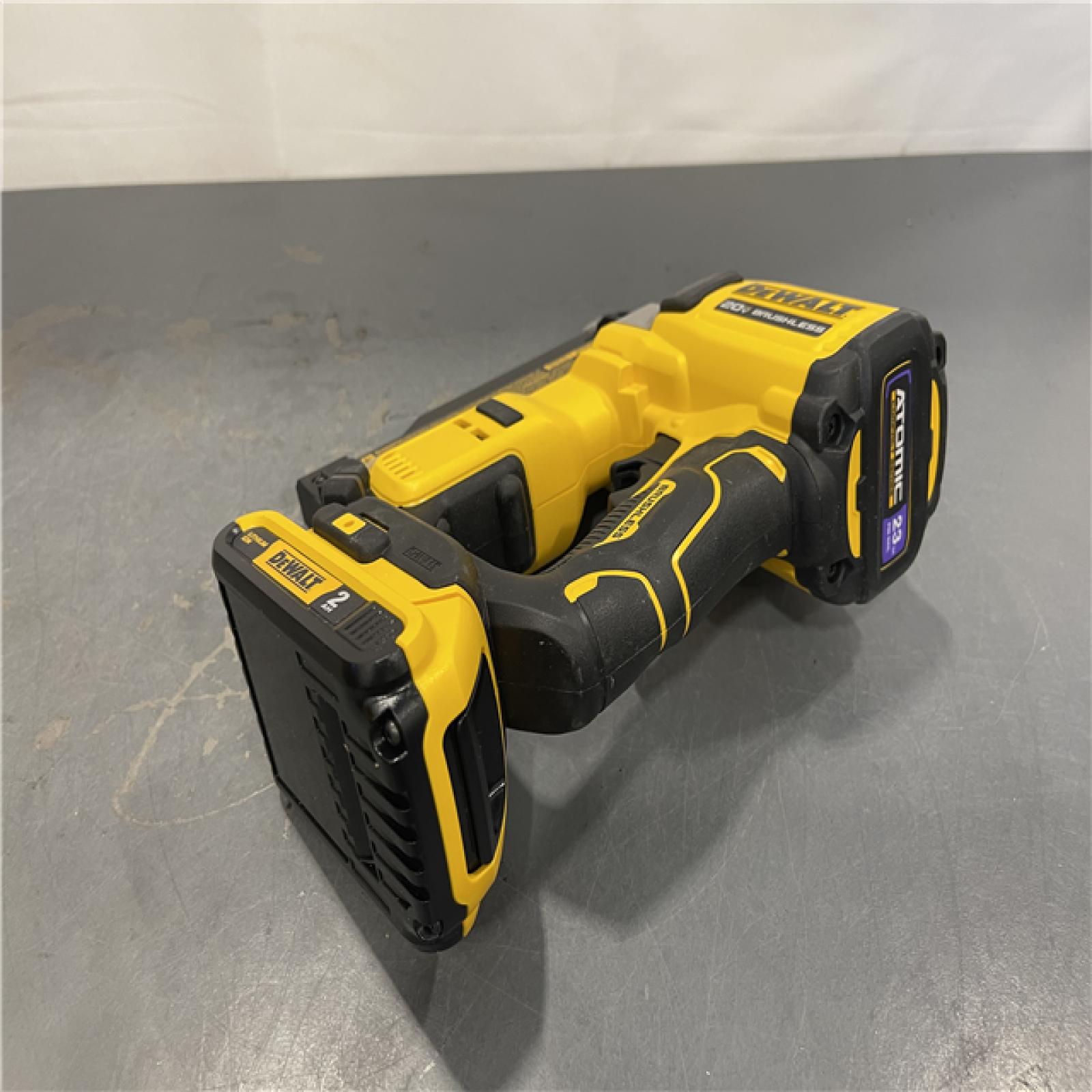 AS-IS - DeWalt ATOMIC 20V MAX Lithium Ion Cordless 23 Gauge Pin Nailer Kit