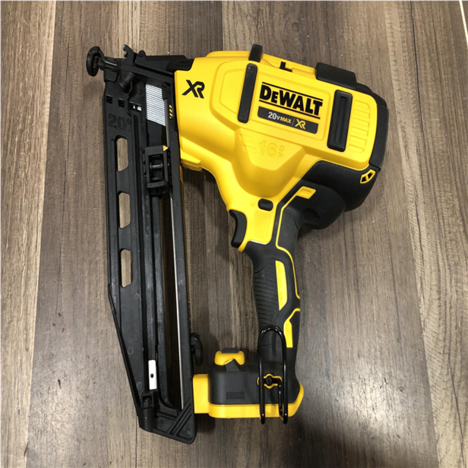 AS-IS DEWALT 20V MAX XR 16-Gauge Electric Cordless Angled Finishing Nailer Kit