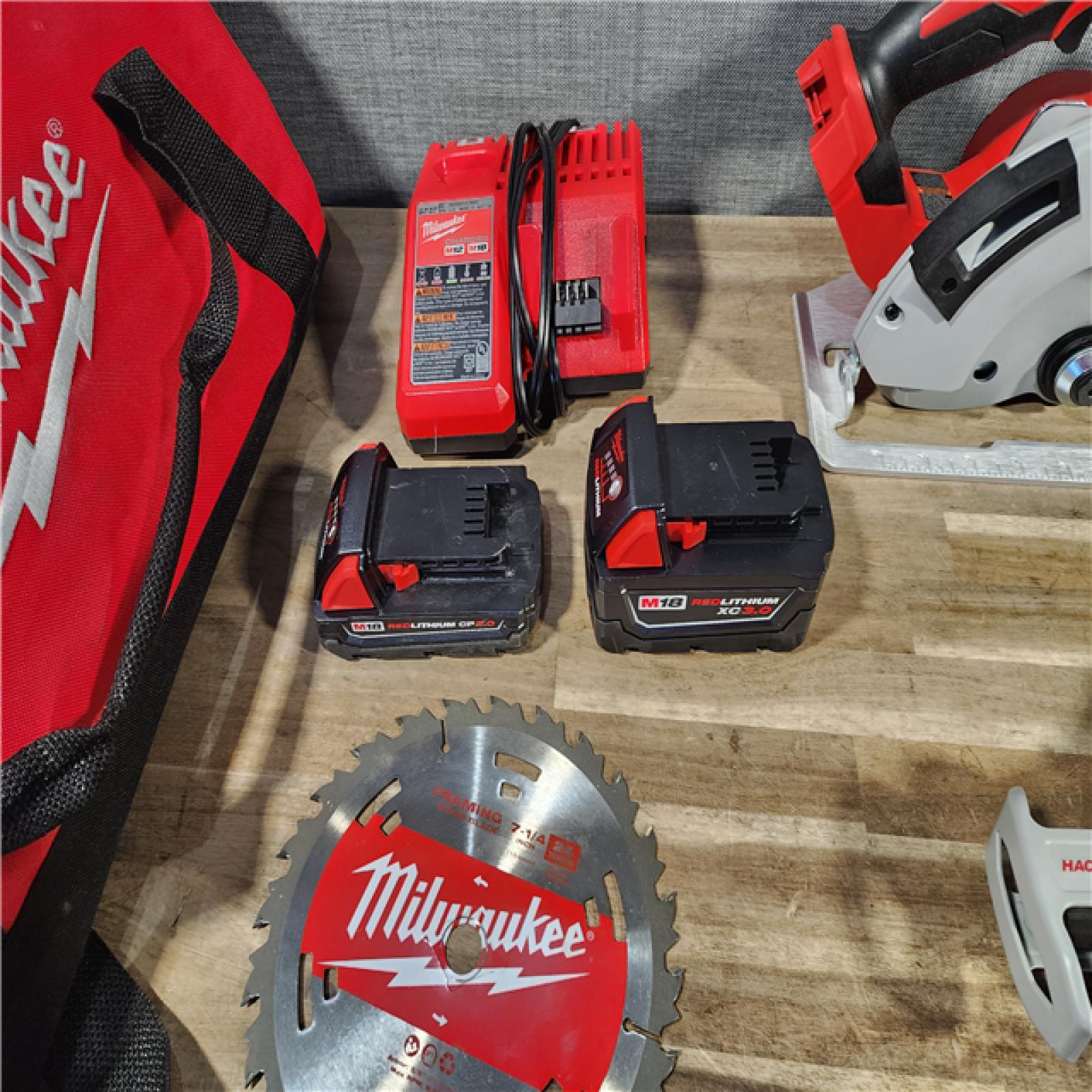 HOUSTON LOCATION - AS-IS MILWAUKEE 4 TOOL COMBO KIT W/ (2) BATTERY & CHARGER