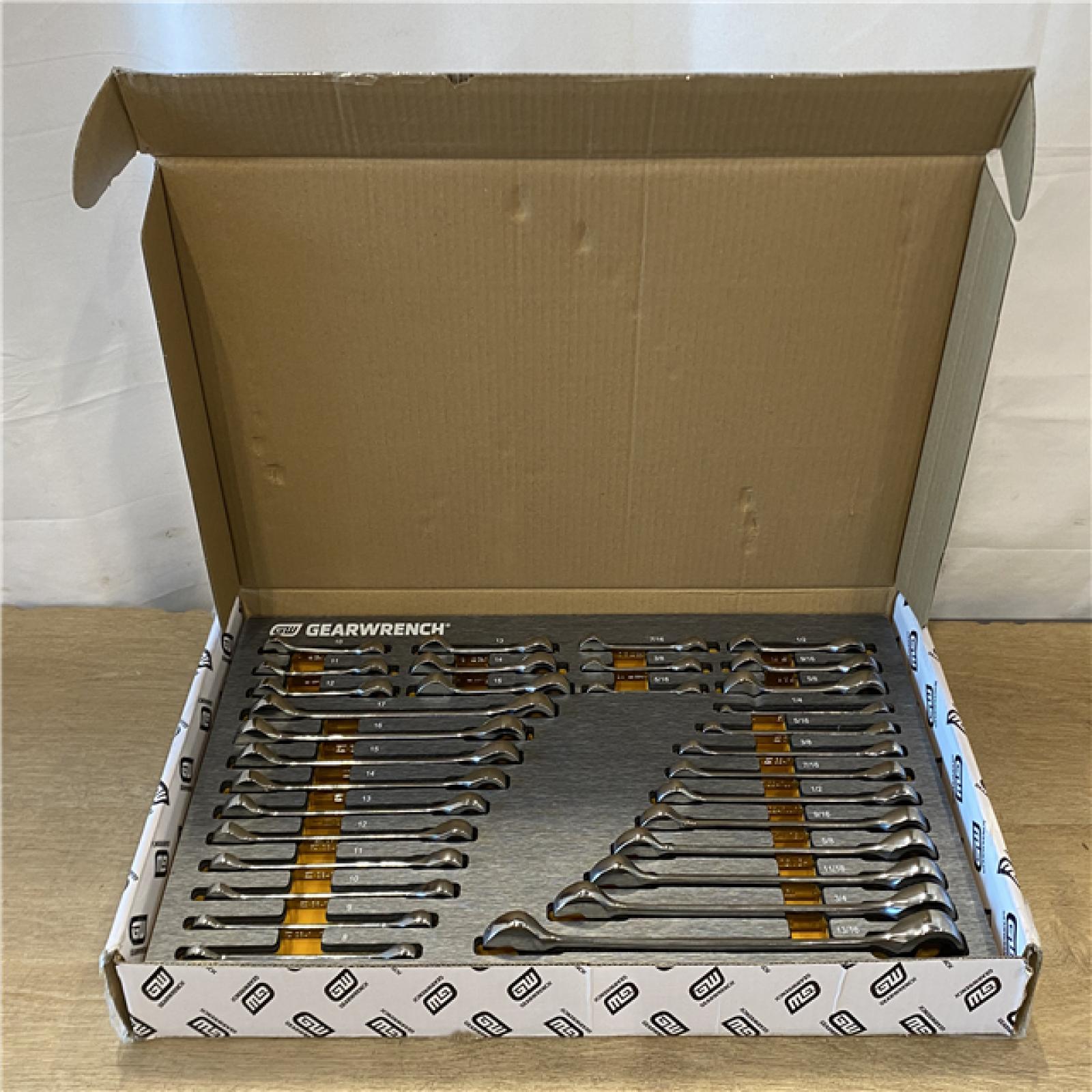 AS-IS GEARWRENCH SAE/Metric Standard and Stubby Combination Ratcheting Wrench Set in EVA Tray (32-Piece)