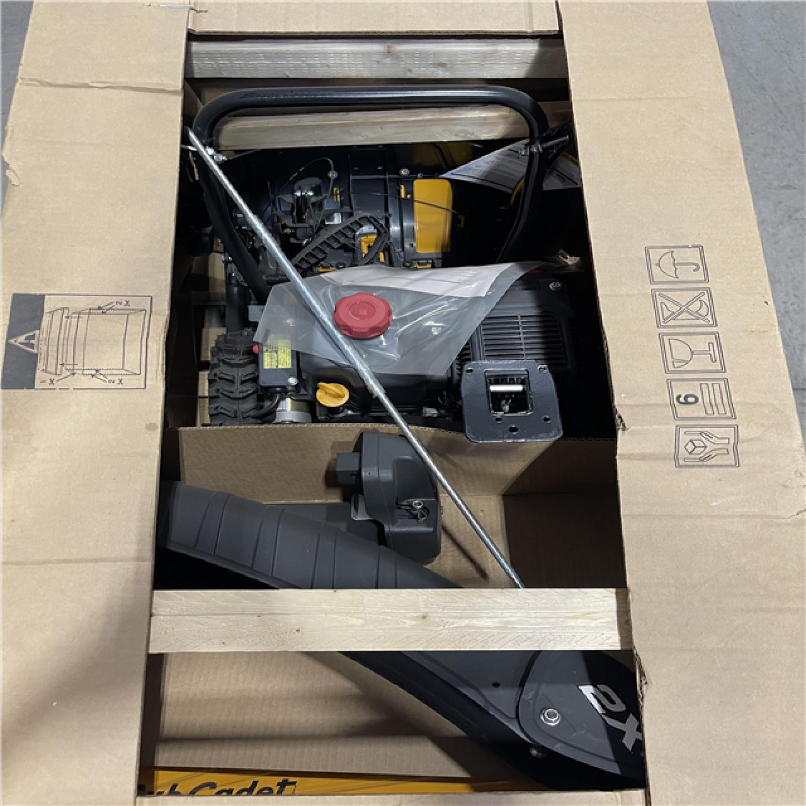 DALLAS LOCATION- LIKE NEW!- Cub Cadet 2 in. x 24 in. 208 cc Electric Start Gas 2-Stage Snow Blower