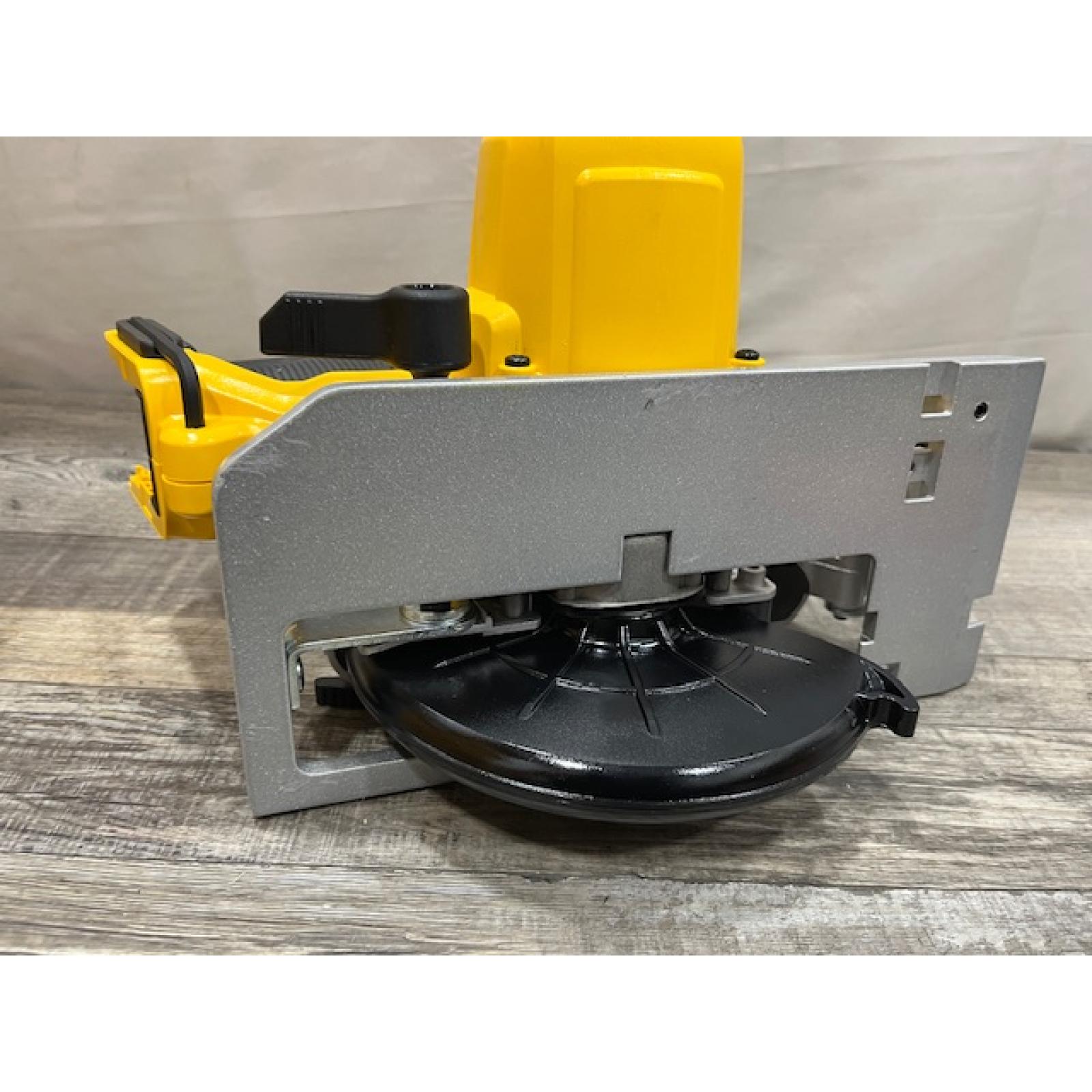 AS-IS DEWALT 6-1/2'' 165MM CIRCULAR SAW (Tool-Only)