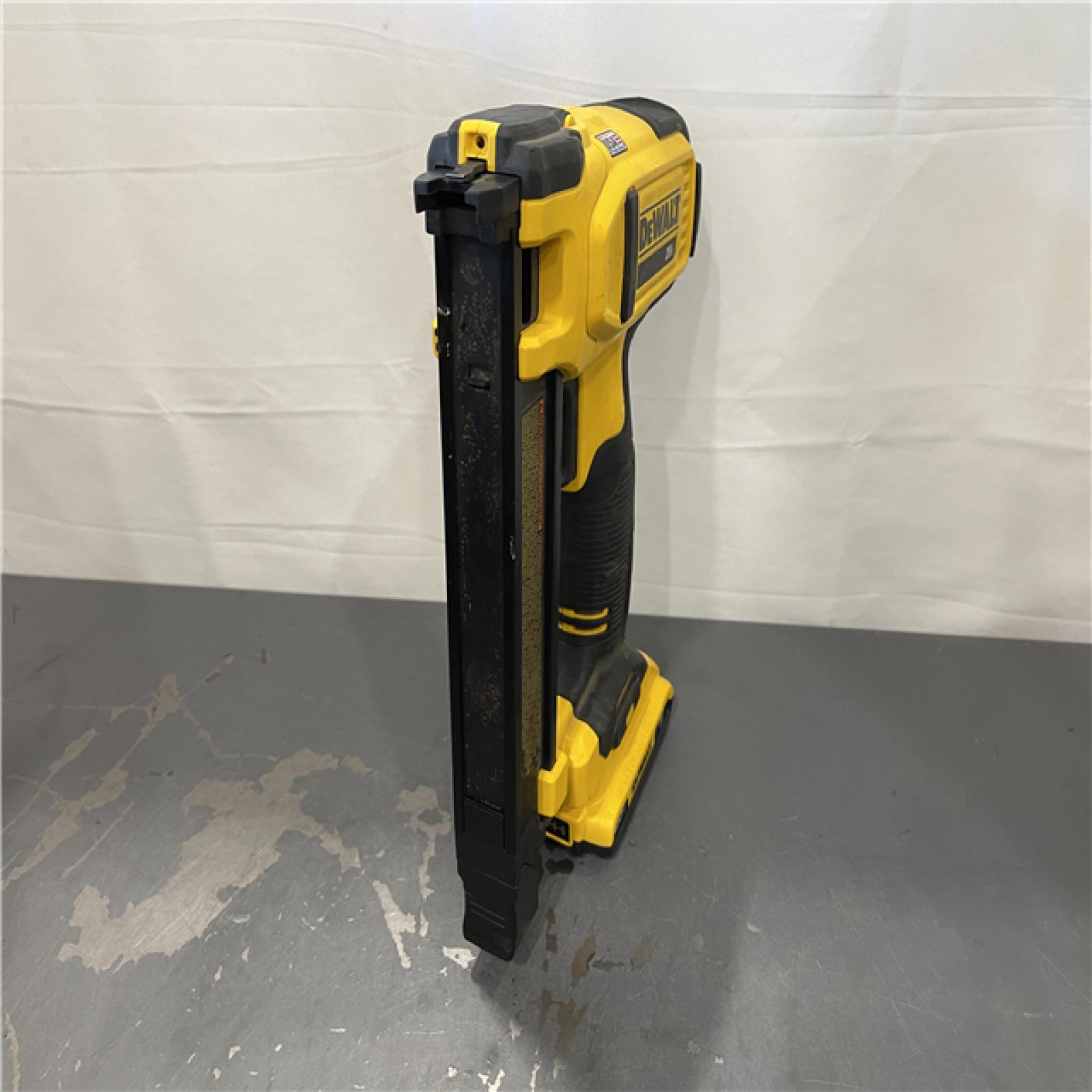 AS-IS - Dewalt 20V MAX Lithium-Ion Cordless Cable Stapler Kit