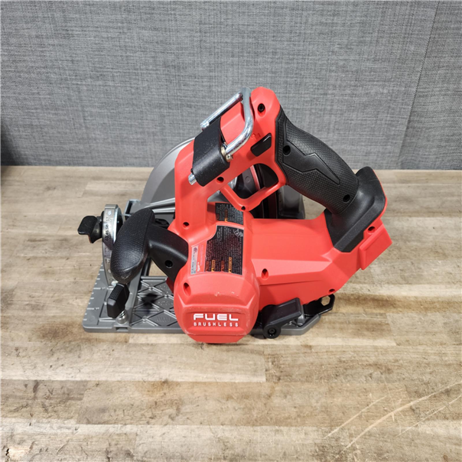 HOUSTON LOCATION - AS-IS Milwaukee M18 FUEL 7-1/4 Inch Circular Saw (Bare Tool)