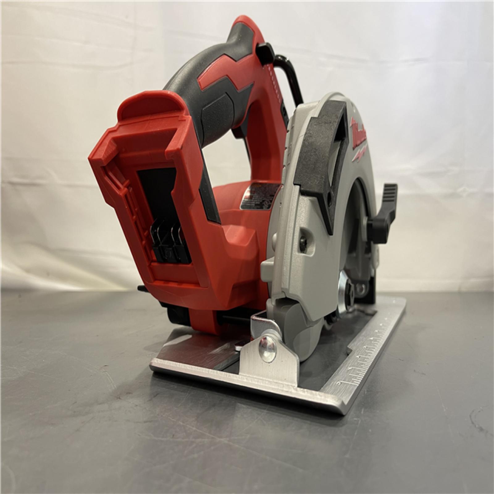 AS-IS - Milwaukee M18 18V Lithium-Ion Brushless Cordless 7-1/4 in. Circular Saw