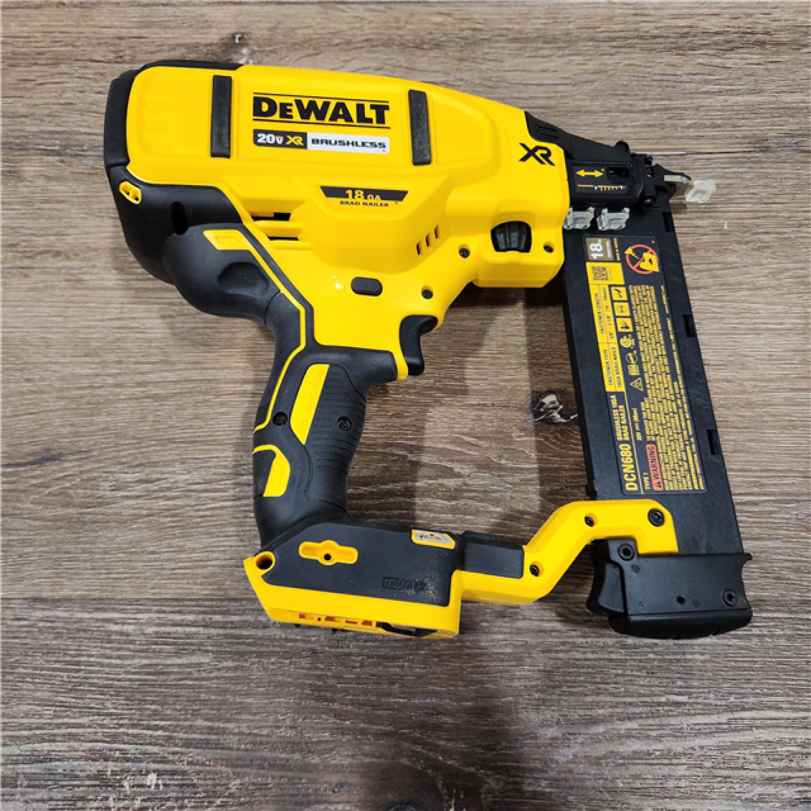 AS-IS DeWalt DCN680D1 20-Volt MAX XR Cordless Brad Nailer Kit  Brushless Motor  18 Gauge - Quantity 1 (charge & battery included)