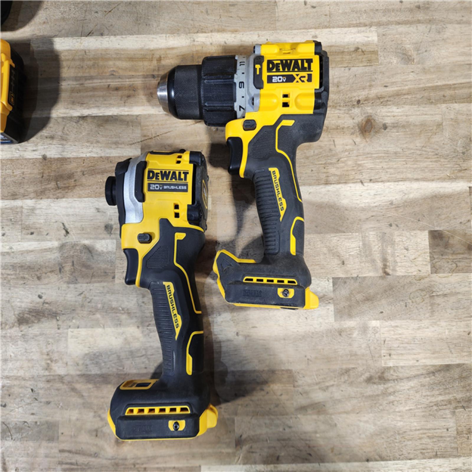 HOUSTON LOCATION - AS-IS DEWALT 2 TOOL COMBO KIT W/ (2) BATTERY & CHARGER