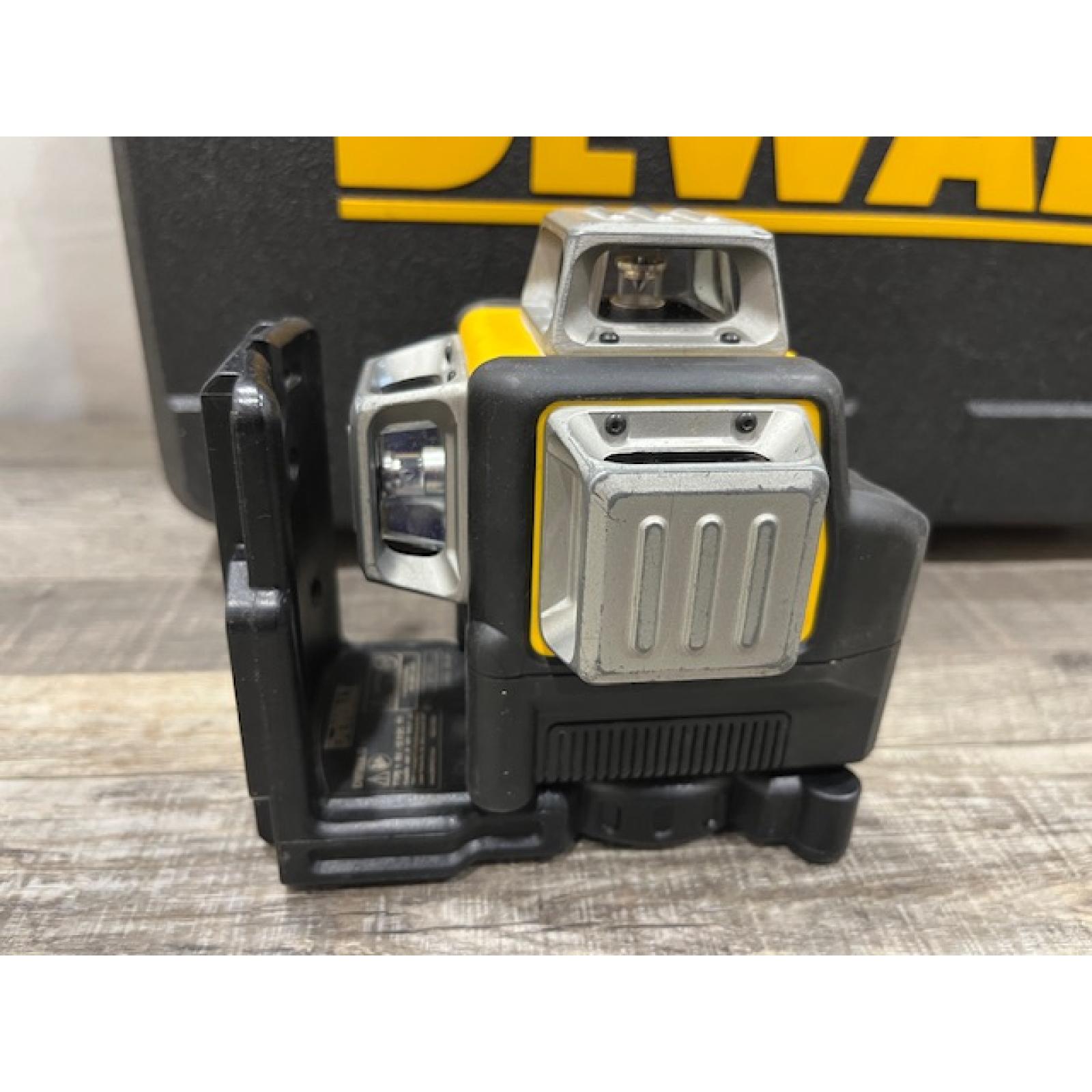 AS-IS DEWALT 12V MAX Lithium-Ion 100 ft. Green Self-Leveling 3-Beam 360 Degree Laser Level Kit