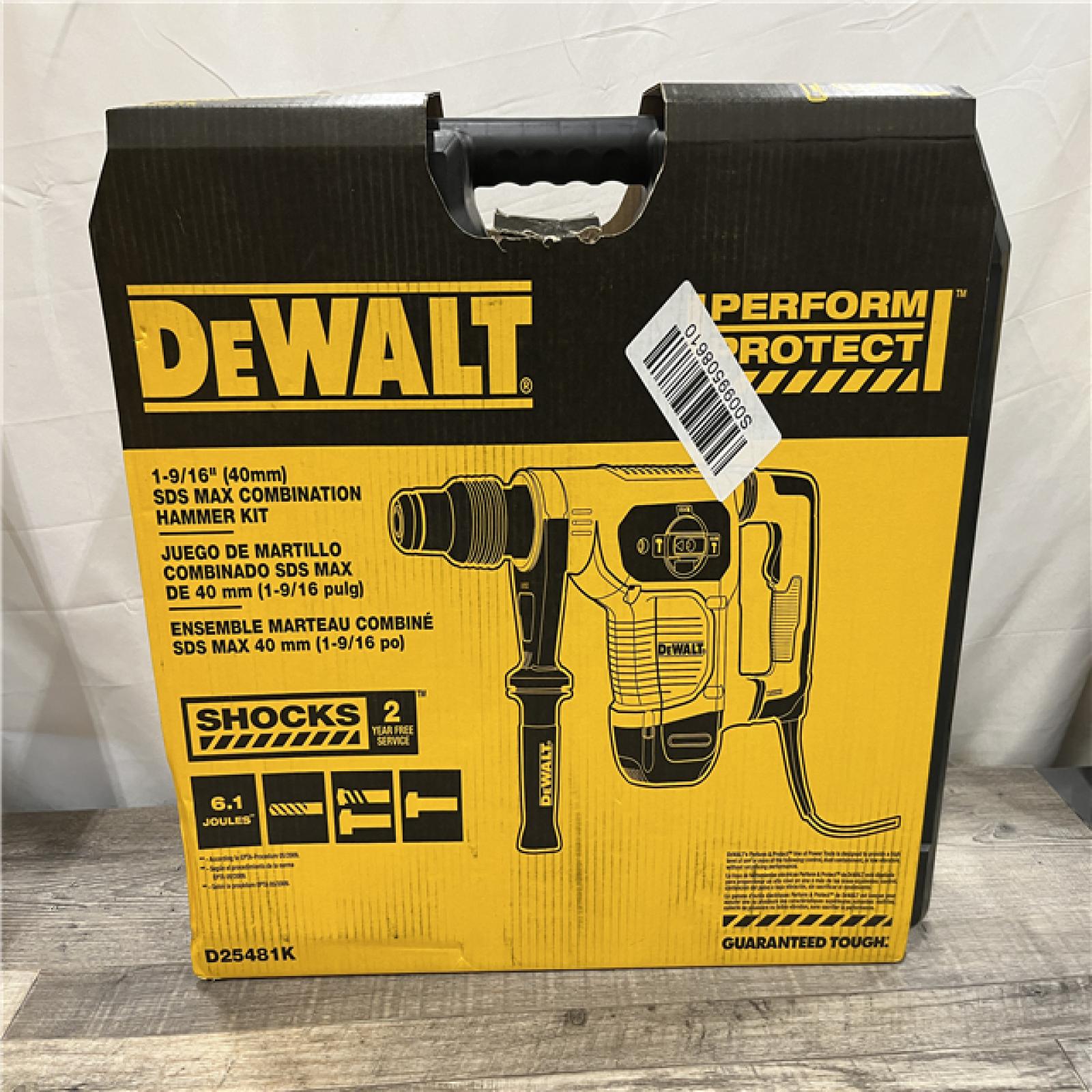 NEW - DEWALT 10.5 Amp 1-9/16 in. Corded SDS-MAX Combination Concrete/Masonry Rotary Hammer with SHOCKS and Case