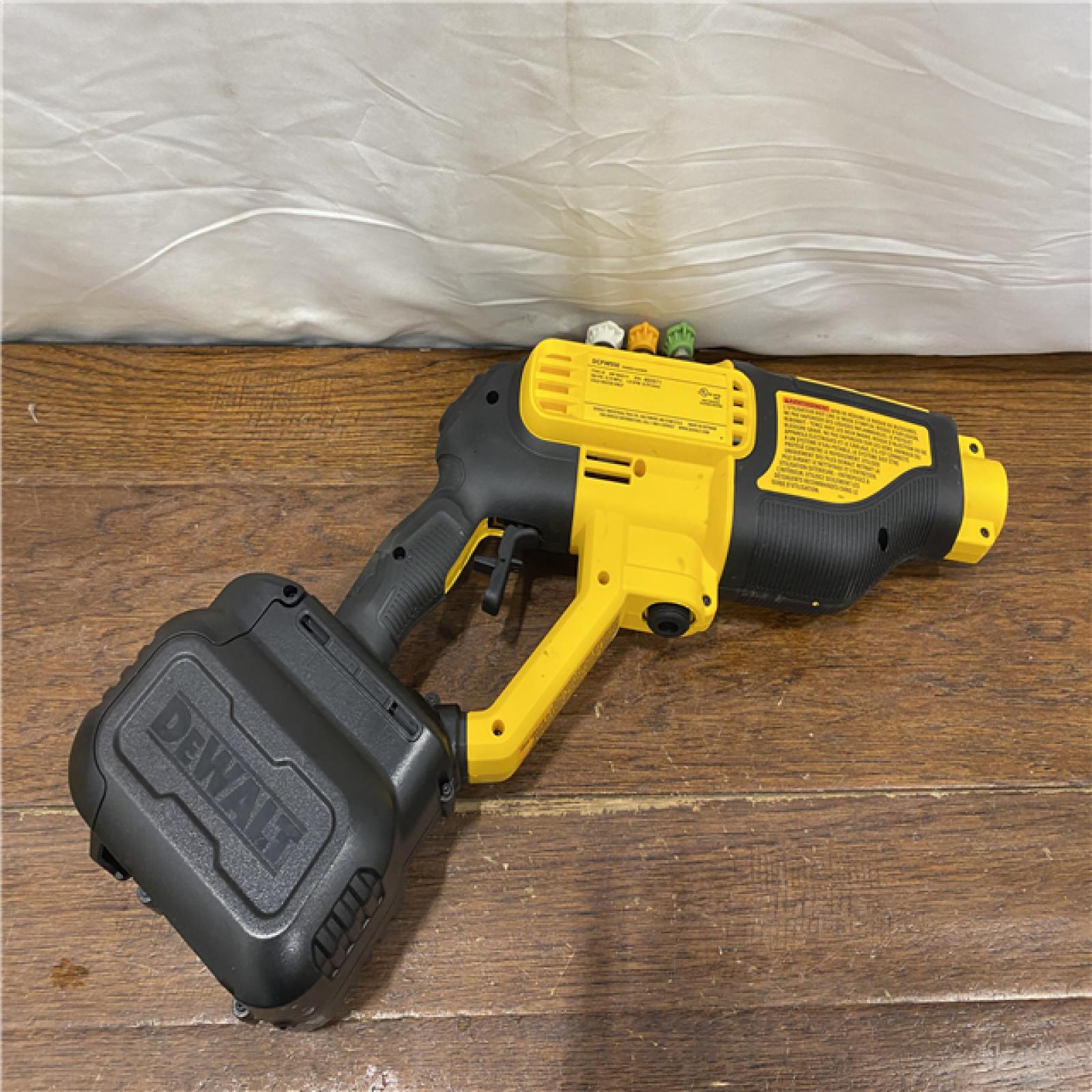 AS-IS Dewalt 20V 550 PSI  1 GPM Cordless Power Cleaner W/ 4 Nozzles Tool-Only DCPW550B