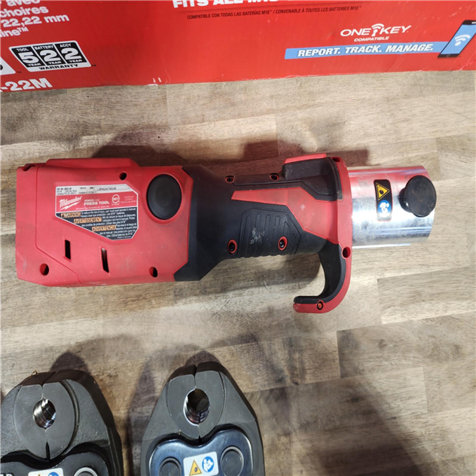 HOUSTON LOCATION - AS-IS Milwaukee Tool M18 18V  Brushless Cordless FORCE LOGIC Press Tool Kit with 1/4 in. - 7/8 in. ACR Jaws (6-Jaws Incl)