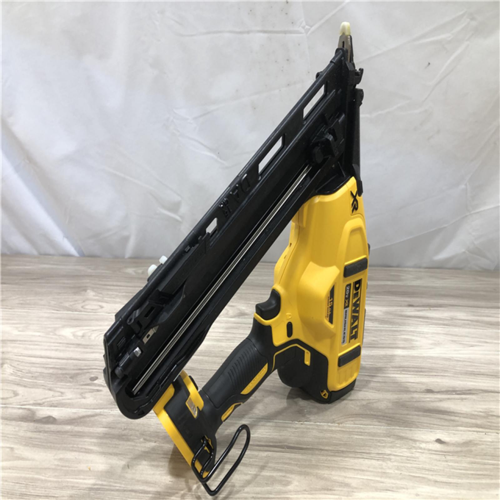 AS-IS DeWalt 15 GA ANGLED FINISH NAILER KIT