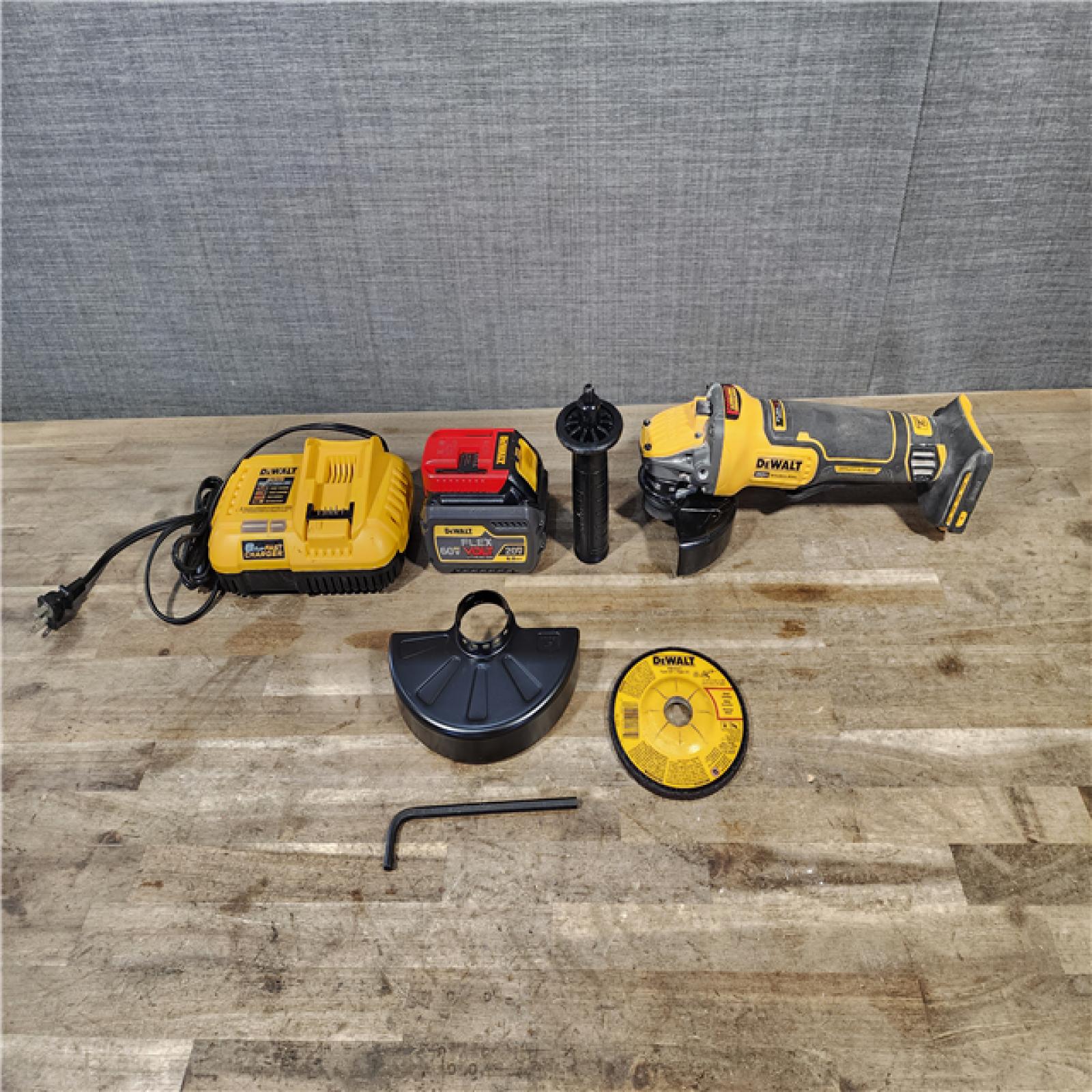 HOUSTON LOCATION - AS-IS DEWALT 20V MAX Cordless Brushless 4.5 - 5 in. Paddle Switch Angle Grinder with FLEXVOLT ADVANTAGE W/ BATTERY & CHARGER
