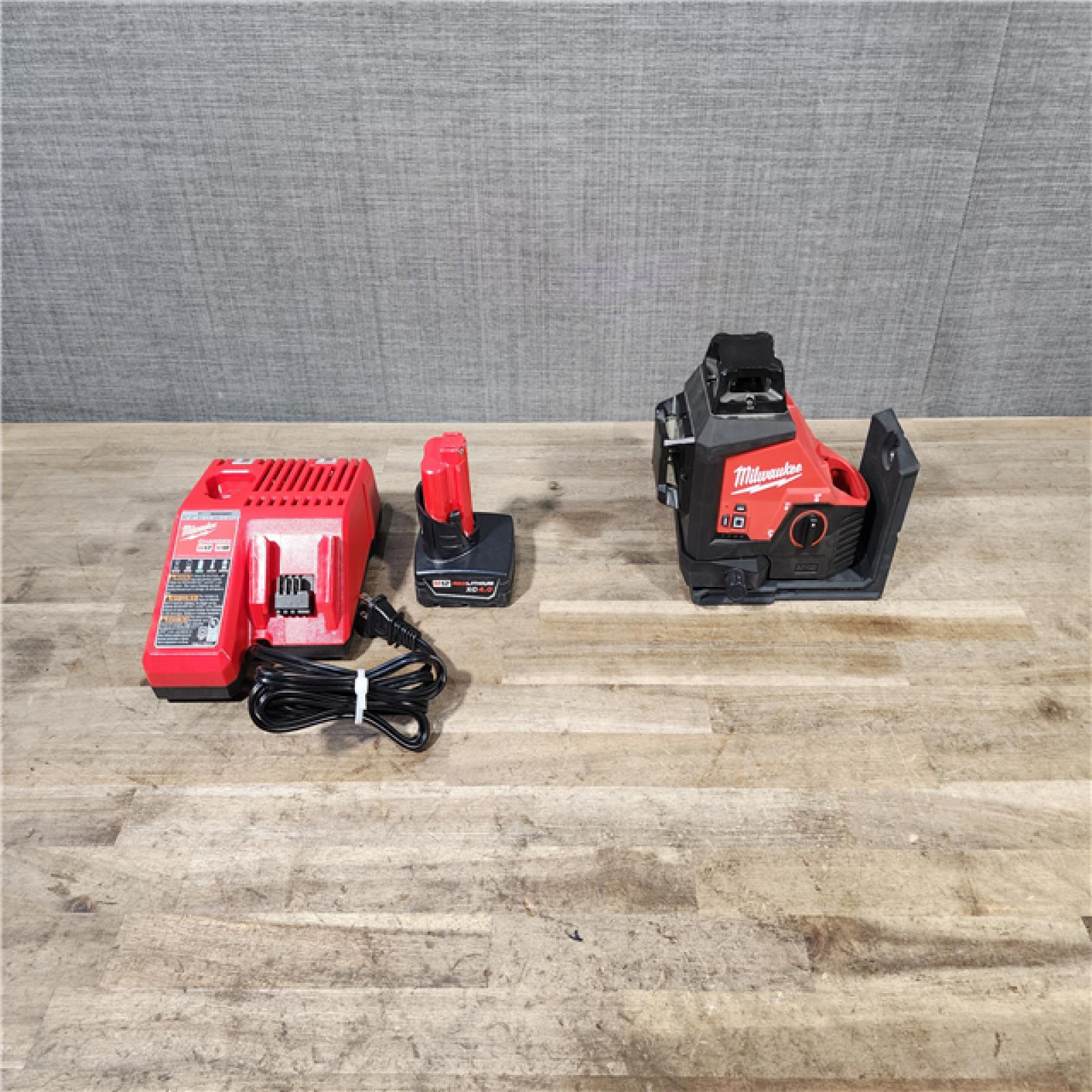 HOUSTON LOCATION - AS-IS Milwaukee-3632-21 M12 Green Beam Laser 360° 3-Plane Kit