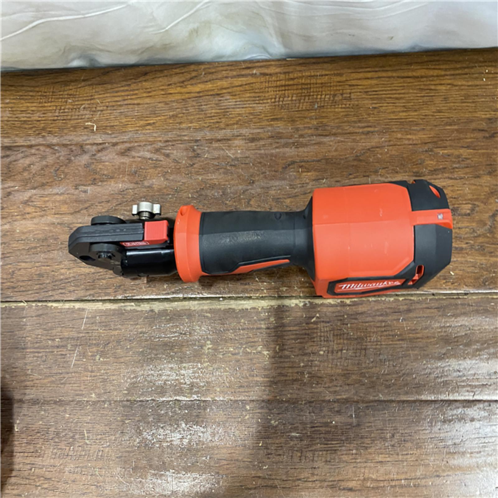 AS-IS M18 18V Lithium-Ion Cordless Short Throw Press Tool Kit with 3 PEX Crimp Jaws (2) 2.0 Ah Batteries and Charger