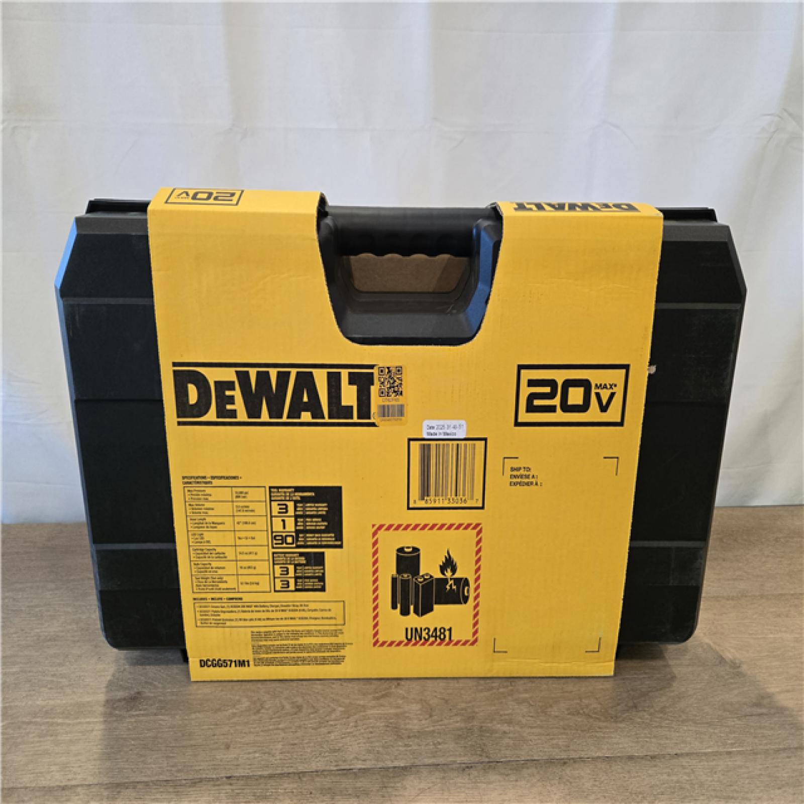 NEW!- DEWALT 20V MAX Cordless 10 000 PSI Variable Speed Grease Gun Kit