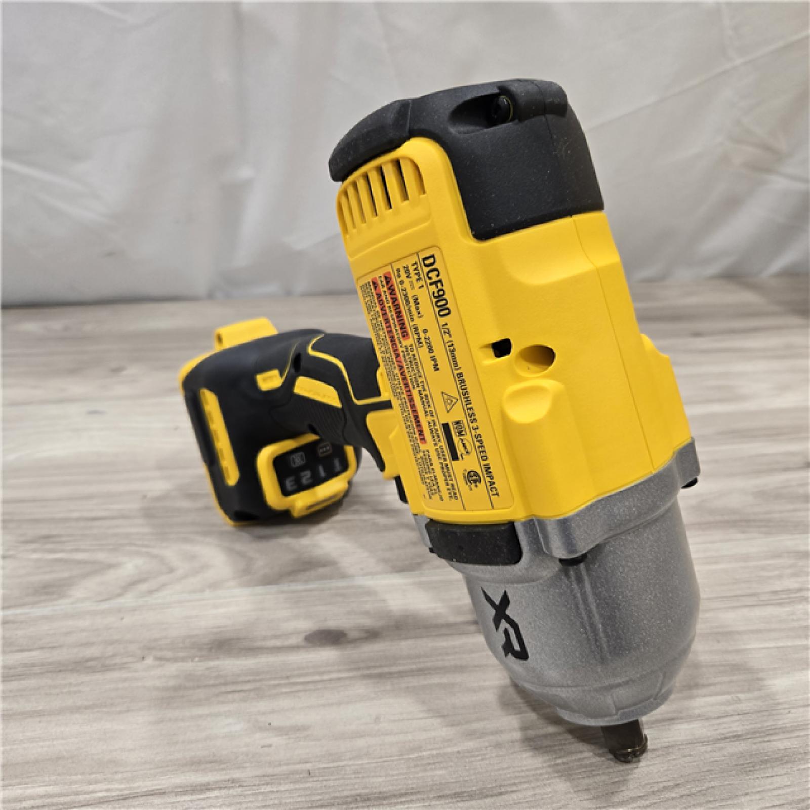 AS-IS Dewalt 20V MAX Cordless 1/2 in. Impact Wrench Kit