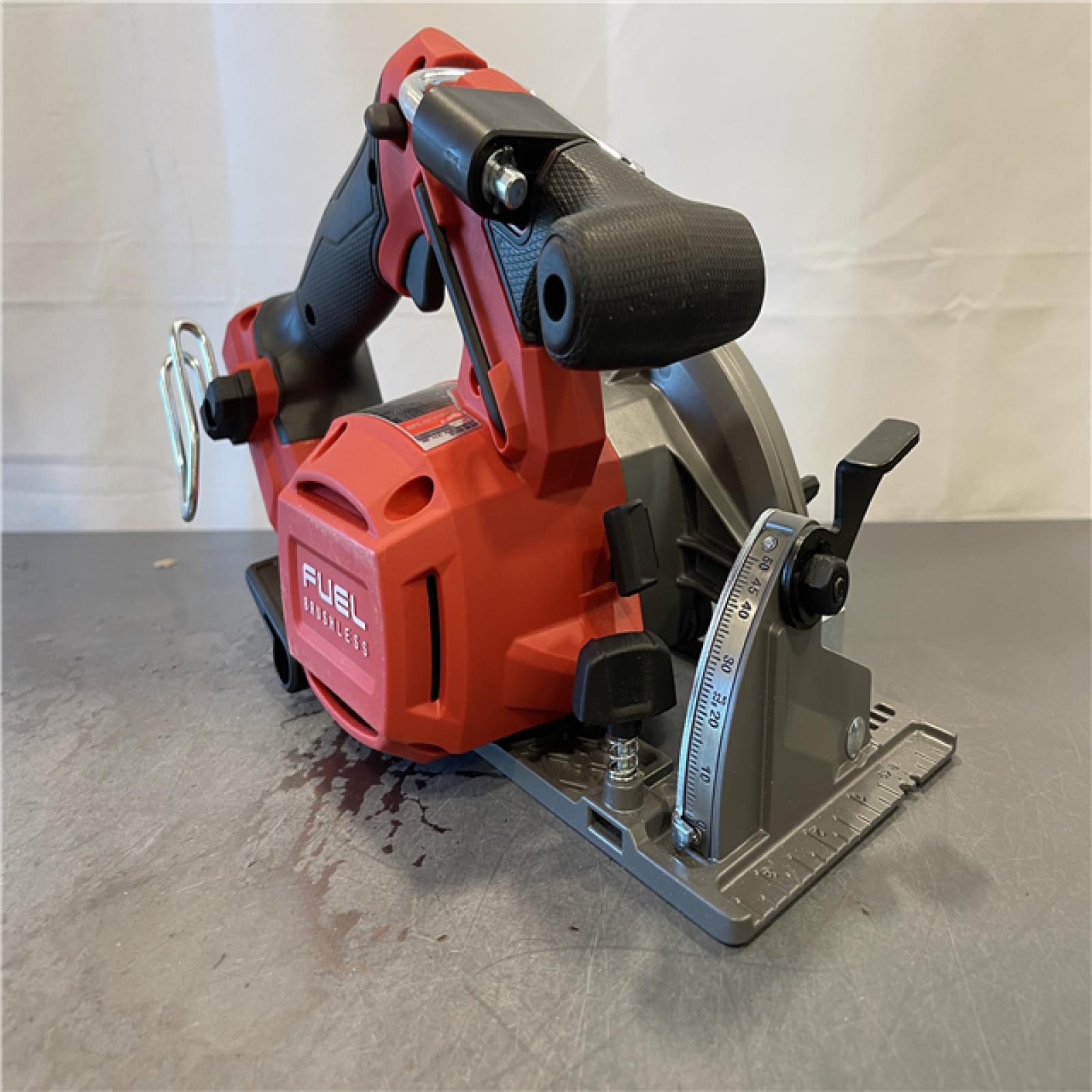 AS-IS - Milwaukee M18 FUEL 18V Lithium-Ion Brushless Cordless 6-1/2 in. Circular Saw