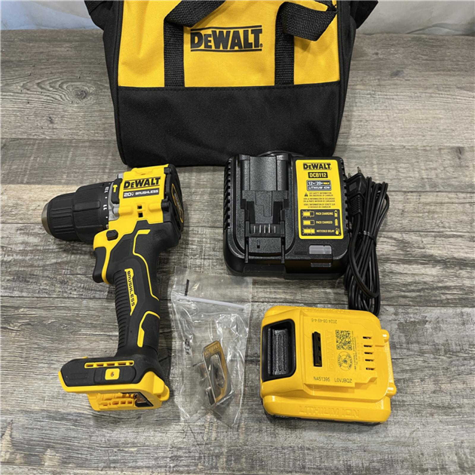 LIKE NEW - DEWALT ATOMIC 20V Cordless 1/2 in. Compact Hammer Drill Kit