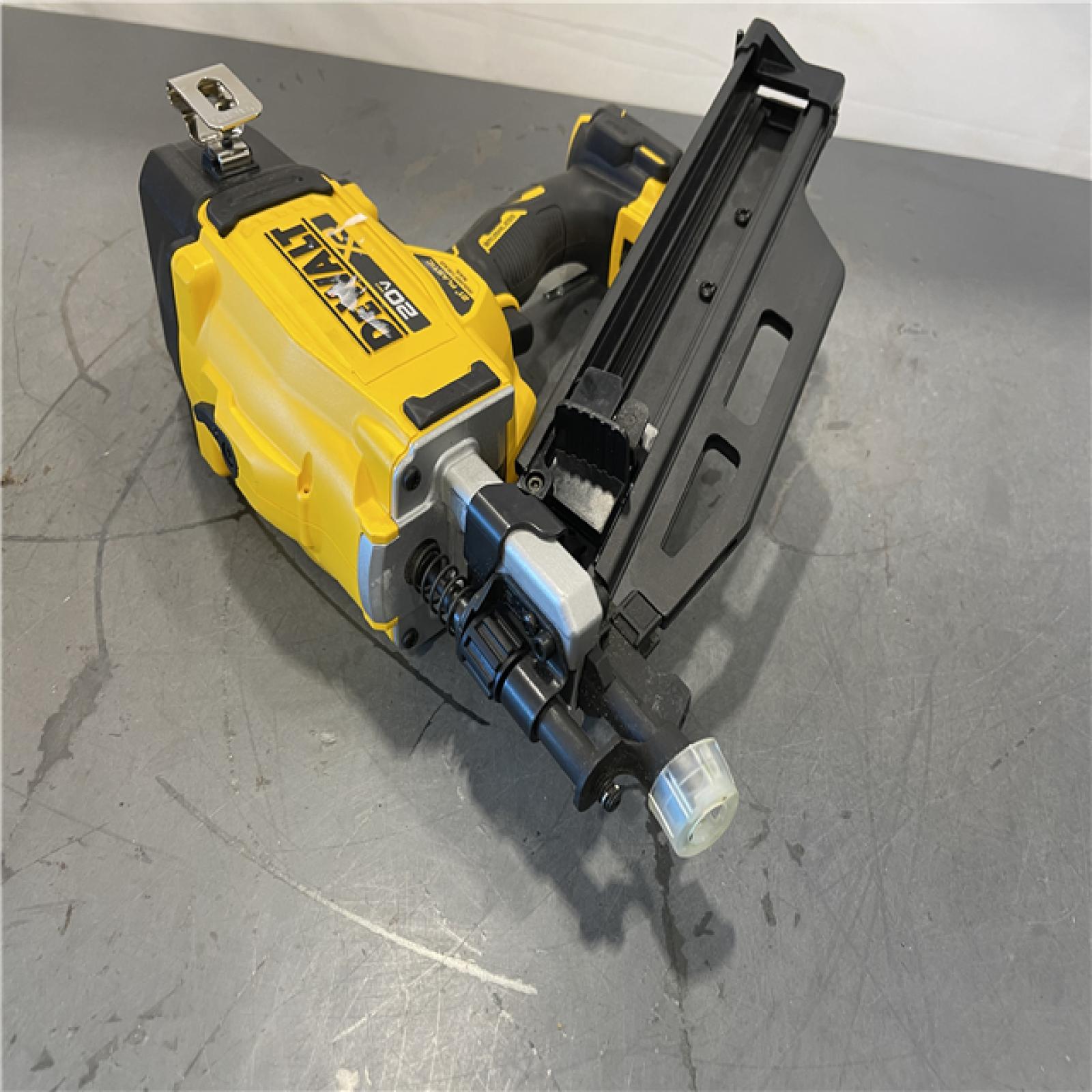 AS-IS - DEWALT 20-Volt 21° Cordless Framing Nailer (Tool-Only)