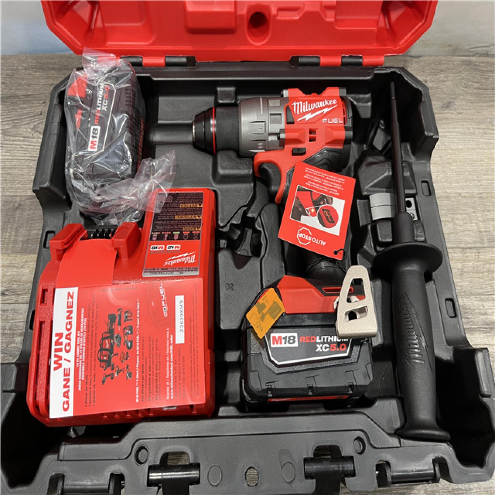 LIKE NEW - Milwaukee FUEL 18V Lithium-Ion Brushless Cordless 1/2 in. Drill/Driver Kit