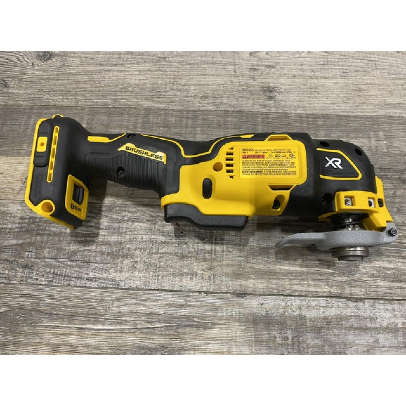 AS-IS DEWALT 20V MAX XR Cordless Brushless 3-Speed Oscillating Multi Tool Kit