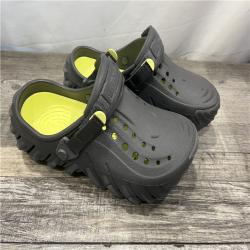 GOOD Crocs Echo Clog; Gray Green,  W9/M7