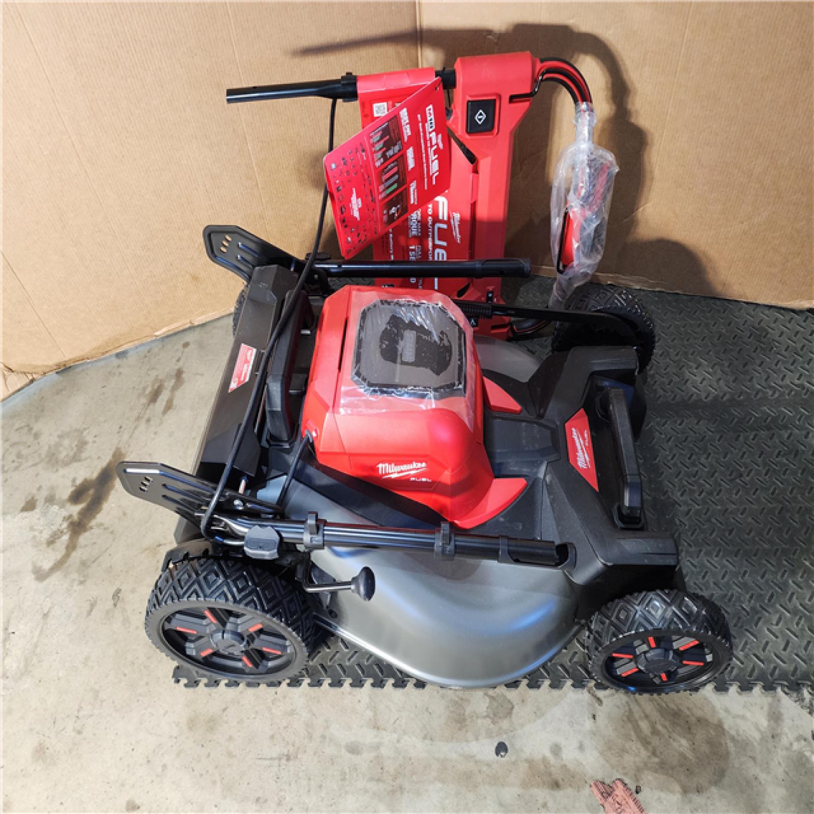 HOUSTON LOCATION - AS-IS Milwaukee M18 FUEL Brushless Cordless 21 in. Walk Behind Dual Battery Self-Propelled Mower Kit (TOOL ONLY)