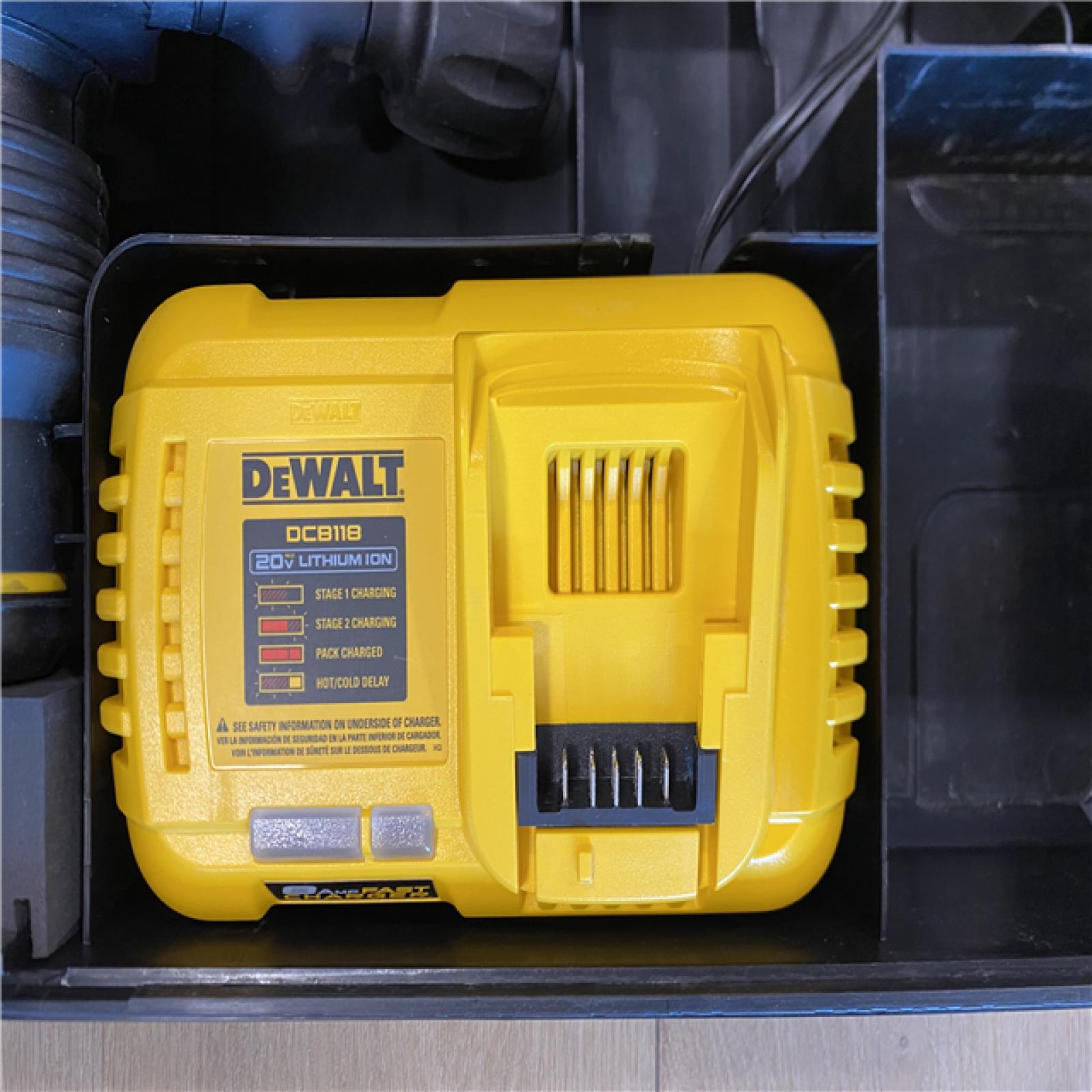 AS-IS Dewalt FLEXVOLT 60V Lithium-Ion Cordless SDS MAX 3/4 in. Chipping Hammer Kit