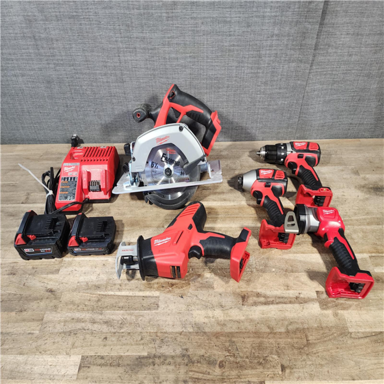 HOUSTON LOCATION - AS-IS Milwaukee M18 18V Lithium-Ion Cordless Combo Kit