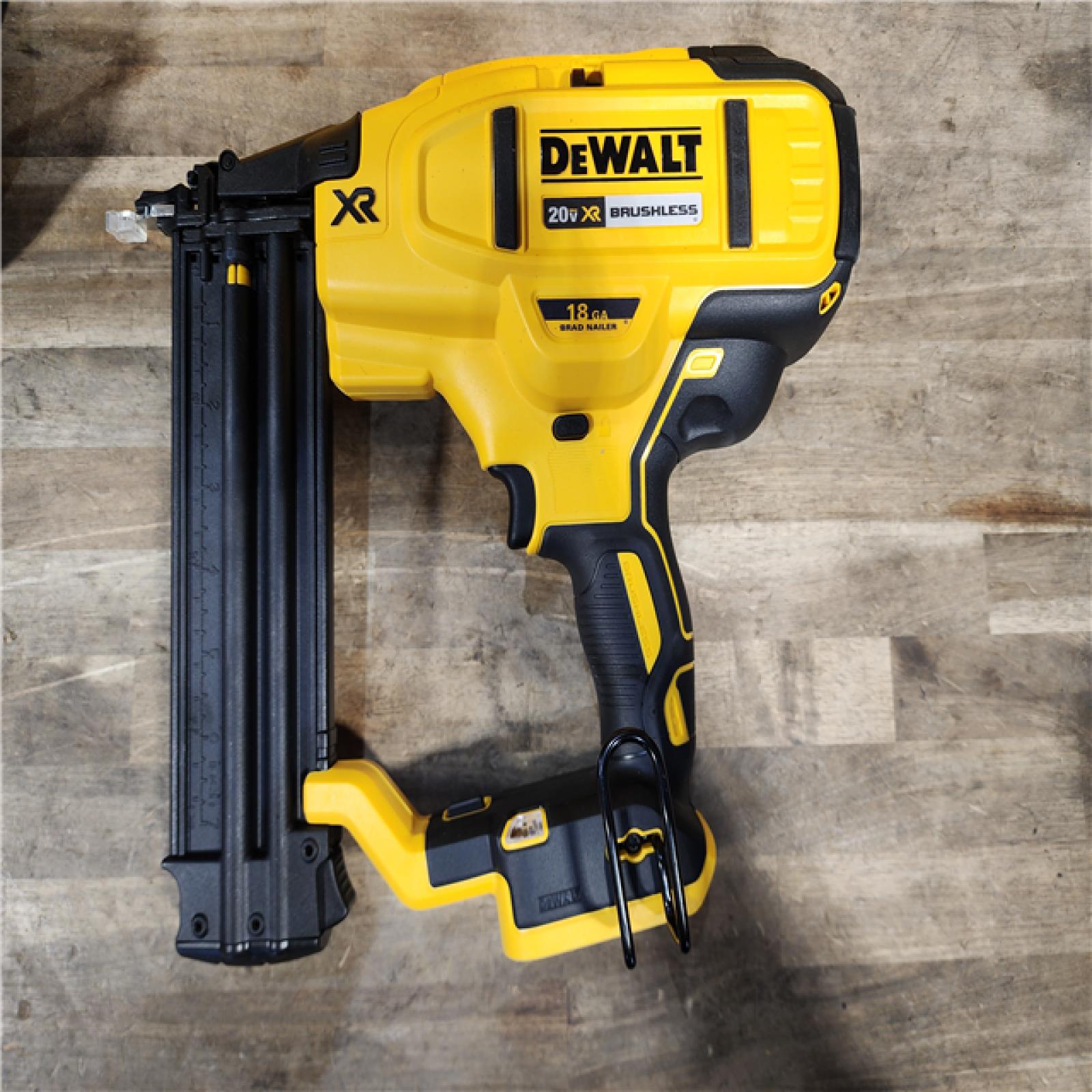 HOUSTON LOCATION - AS-IS DEWALT 20V MAX XR 18 Gauge Brad Nailer Kit