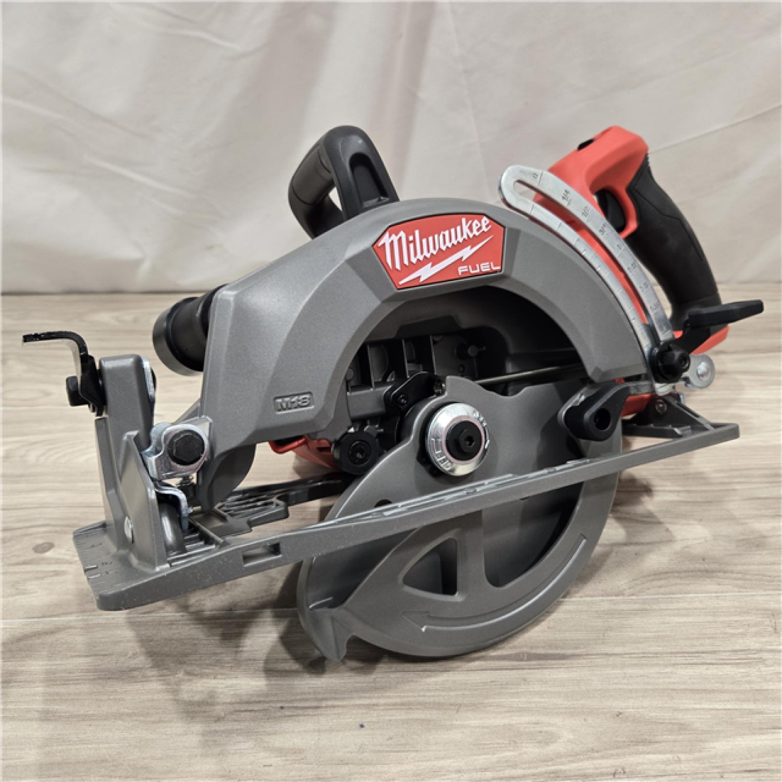 AS-IS MILWAUKEE 7-1/4 REAR HANDLE CIRCULAR SAW (TOOL ONLY)