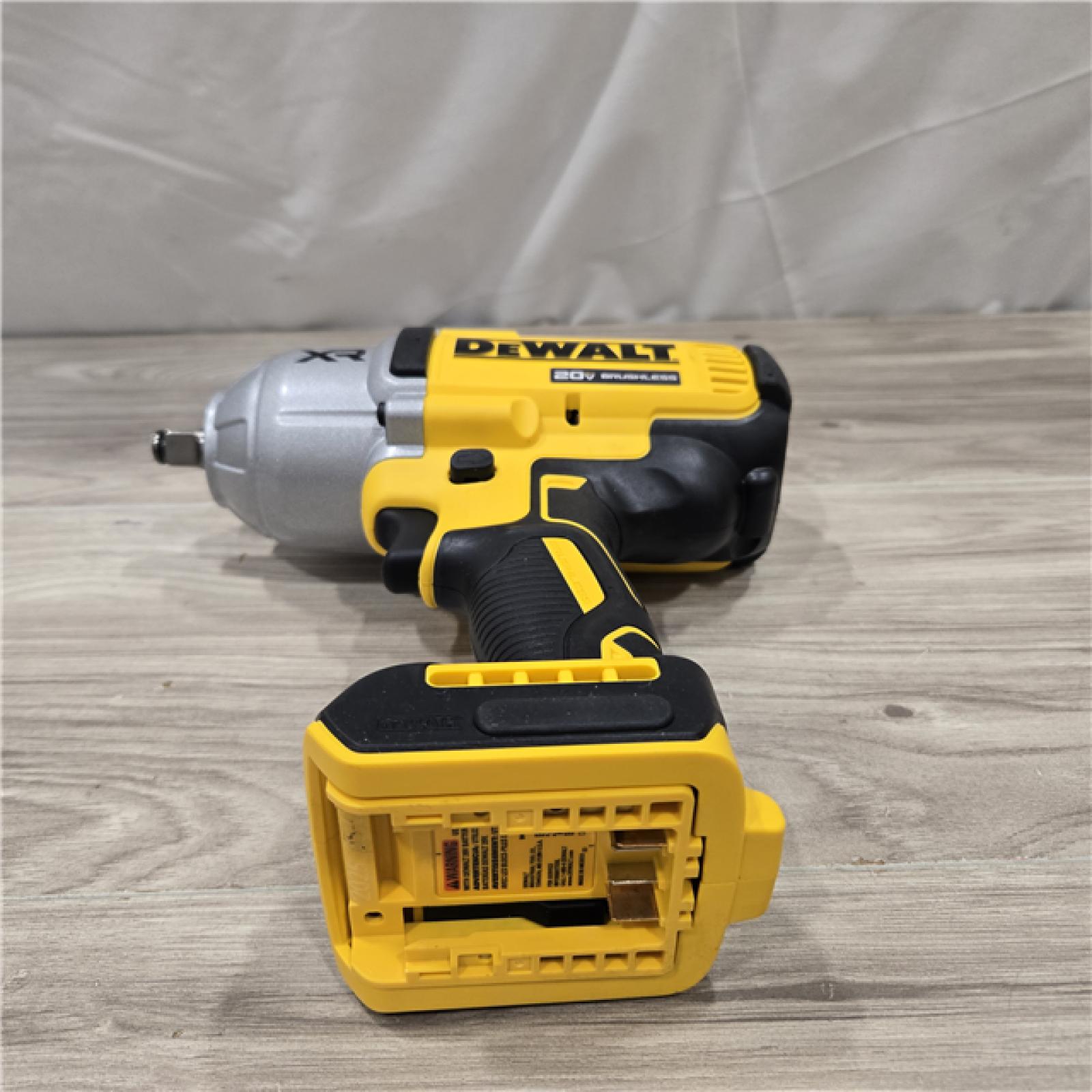 AS-IS Dewalt 20V MAX Lithium-Ion Cordless 1/2 in. Impact Wrench Kit