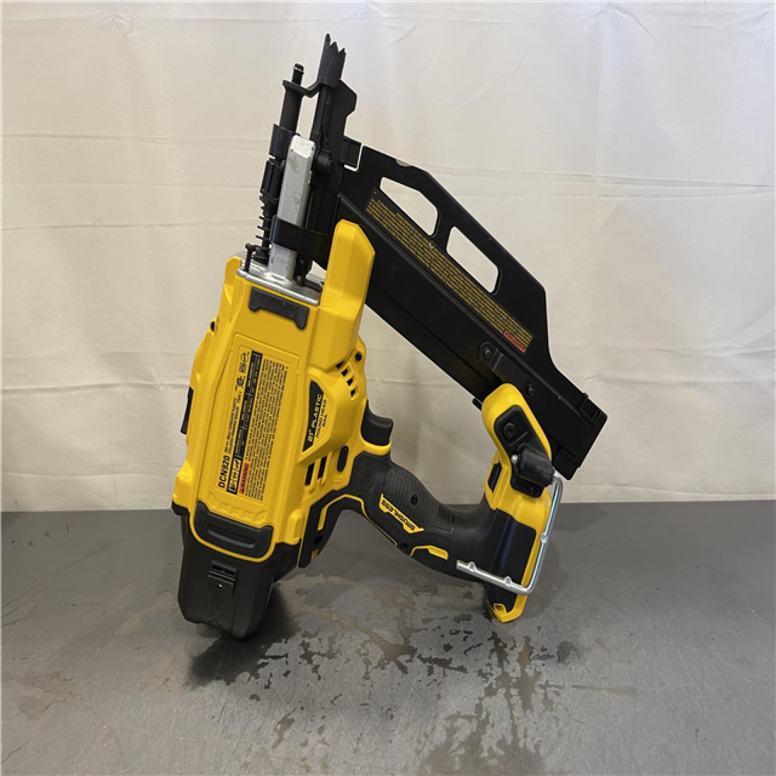 AS-IS - DEWALT 20-Volt 21° Cordless Framing Nailer