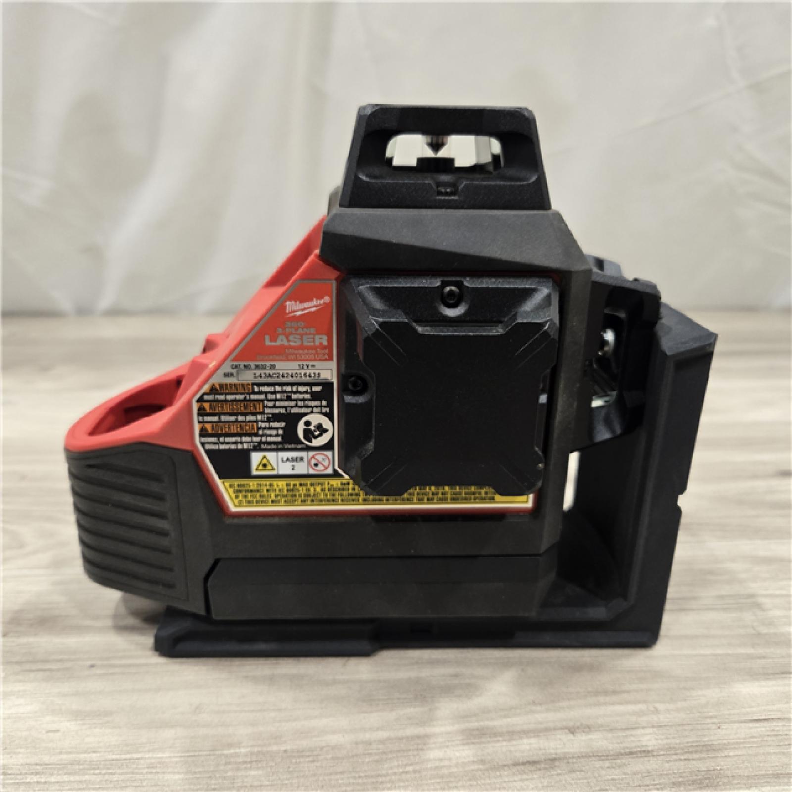 AS-IS Milwaukee-3632-21 M12 Green Beam Laser 360° 3-Plane Kit