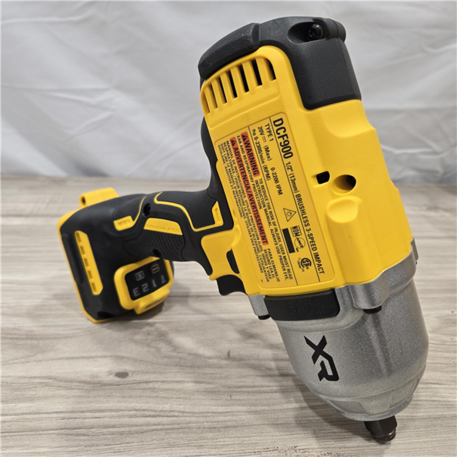 LIKE NEW! - DEWALT 20V MAX XR High Torque Impact Wrench with Hog Ring Anvil