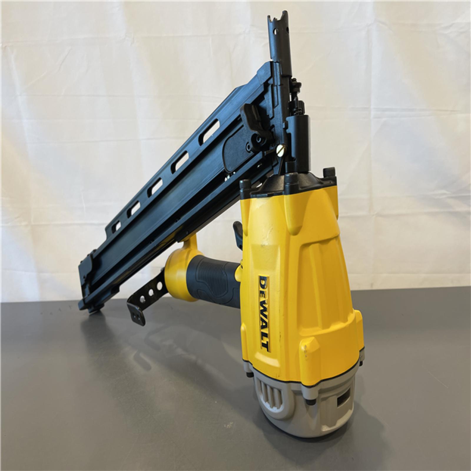 Like New! - 21 Plastic Round Head Collated Framing Nailer