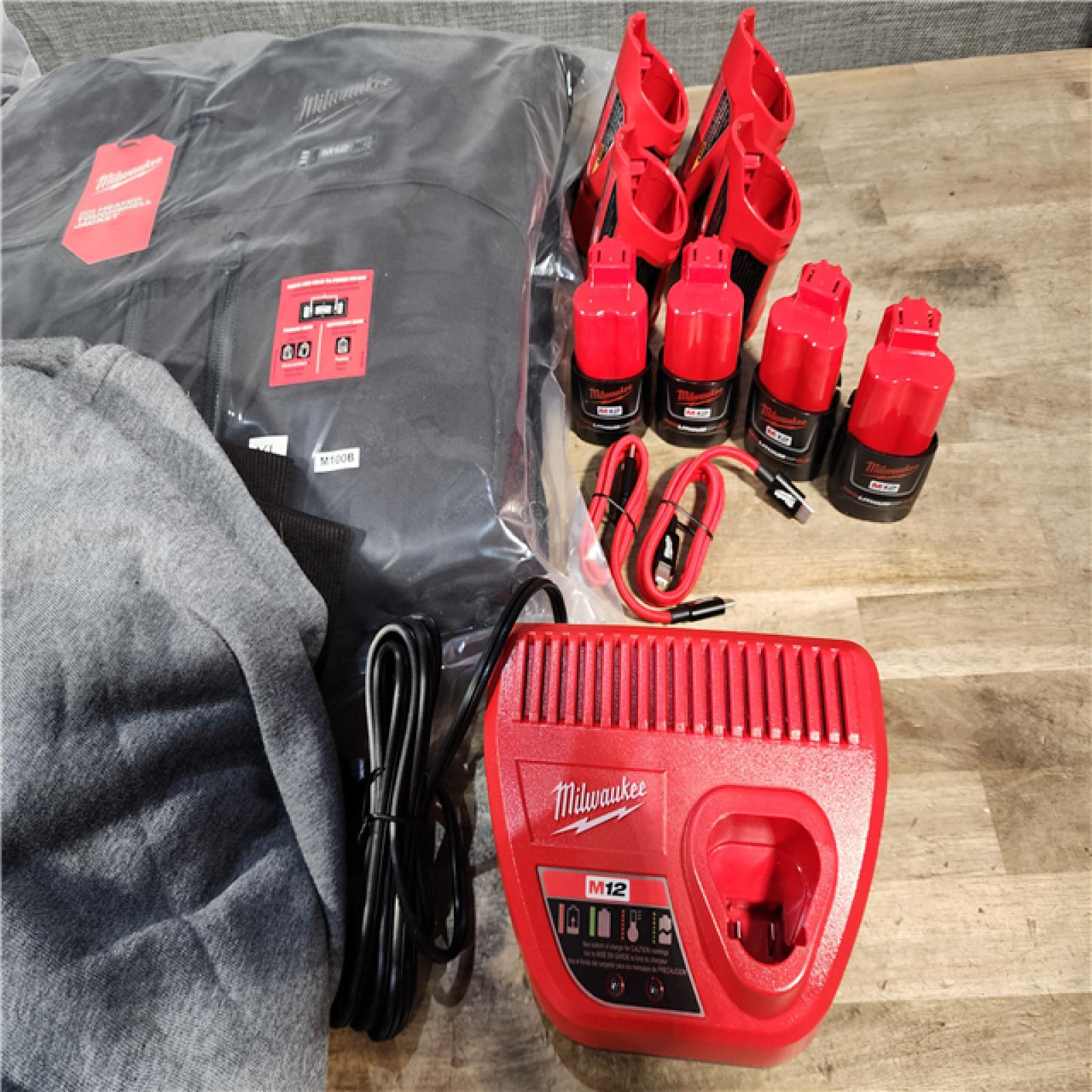 HOUSTON LOCATION - AS-IS MILWAUKEE 4 HEATED CLOTHING COMBO KIT