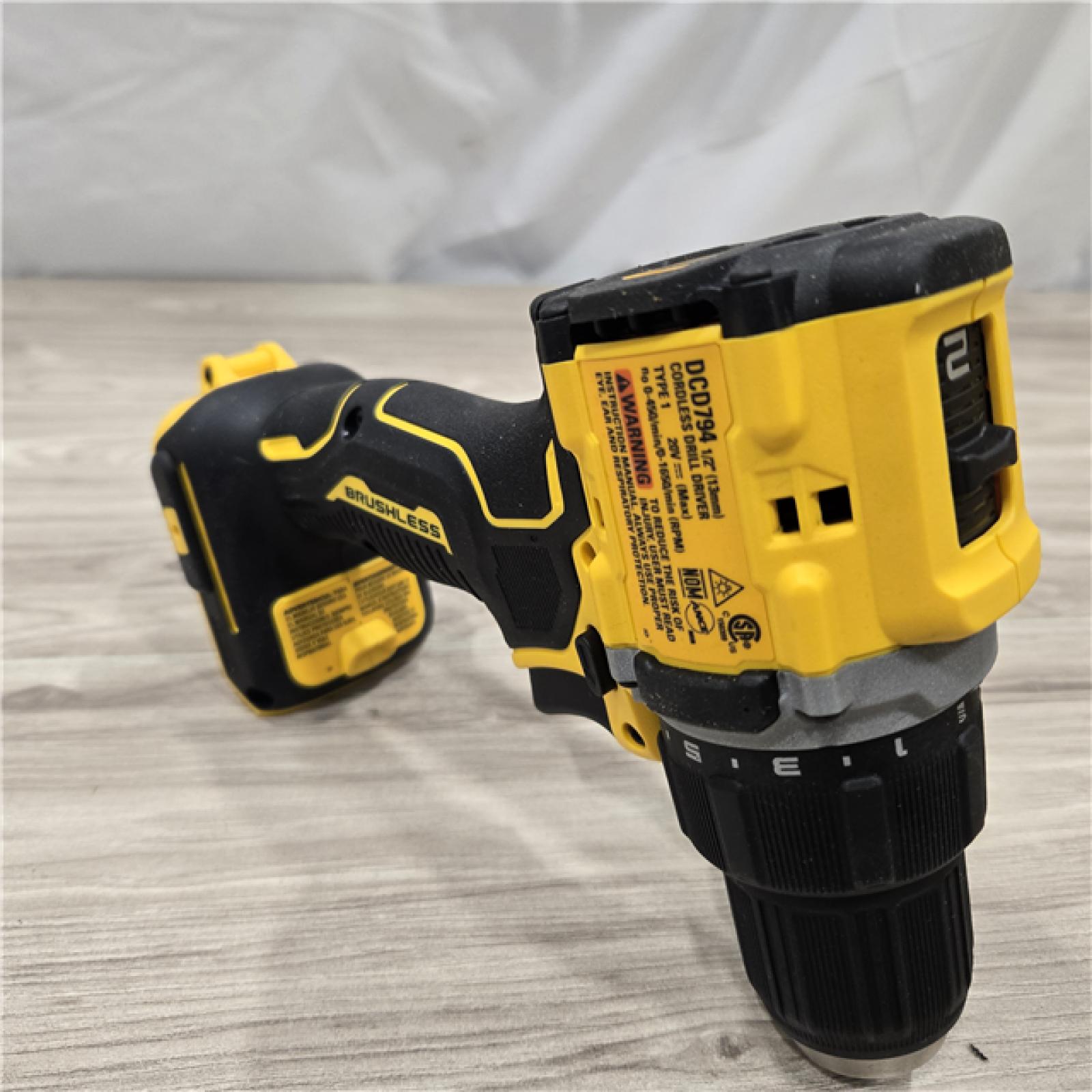 AS-IS Dewalt DCK225D2 20V MAX ATOMIC Compact Cordless Drill Driver and Impact Driver Combo Kit