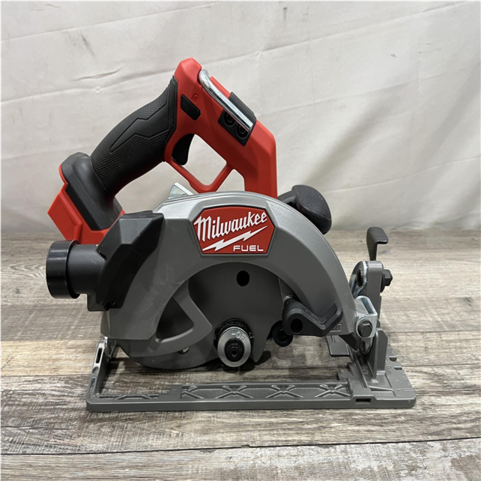 AS-IS Milwaukee FUEL 18V Lithium-Ion Brushless Cordless 7-1/4 in. Circular Saw (Tool-Only)