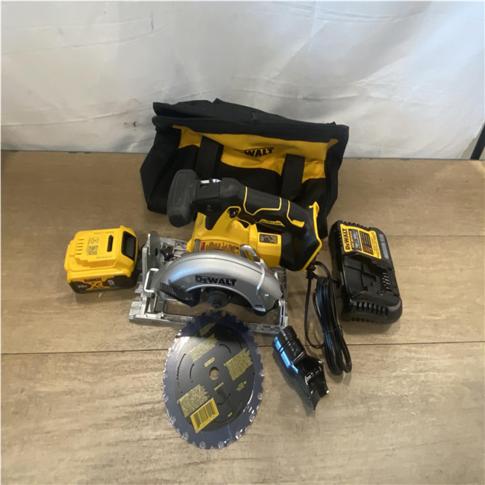 AS-IS Dewalt-DCS565P1 20V MAX* 6-1/2 in. Brushless Cordless Circular Saw Kit
