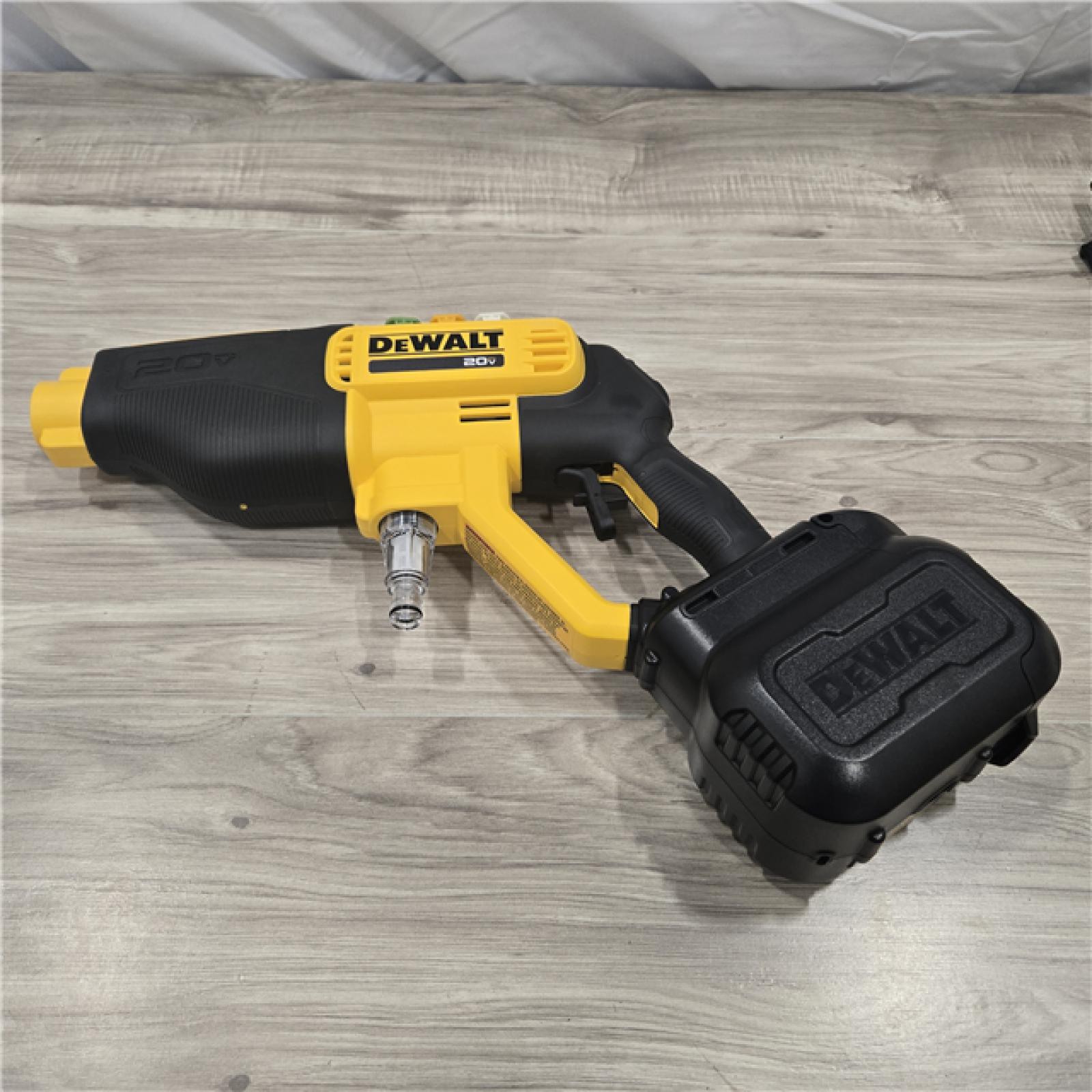 LIKE NEW! - Dewalt 20V 550 PSI Cordless Power Cleaner Kit